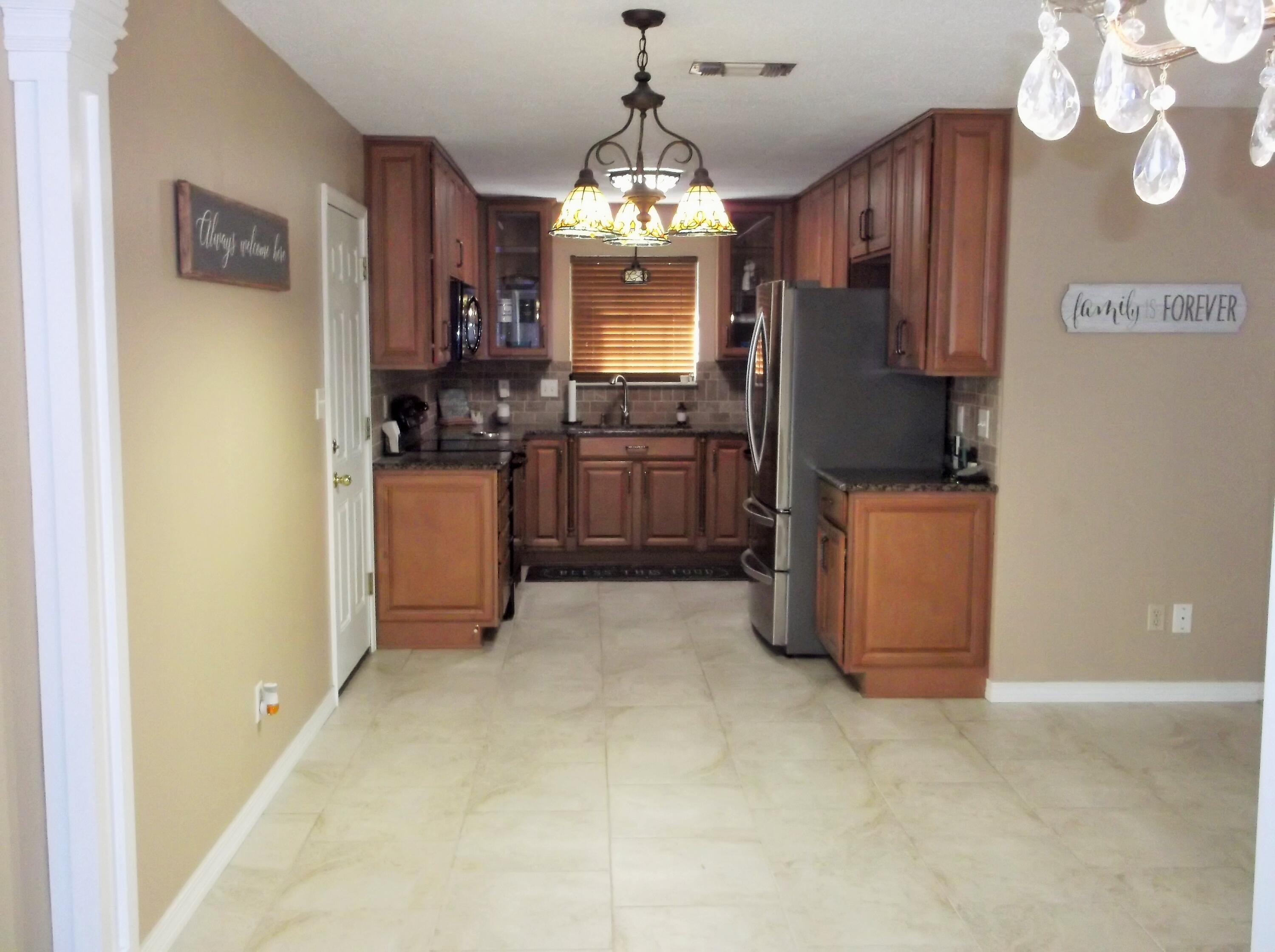 COUNTRY CLUB ESTATES - Residential