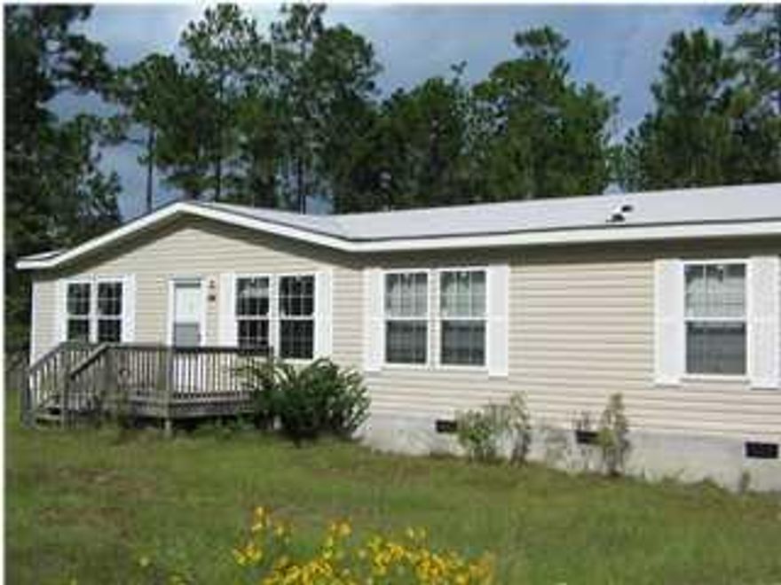 Great home on approx 1/2 acre with 130 feet waterfront on Lake Rosemary. This home provides a split bedrooms floor plan. The master suite has garden tub and separate shower with a walk-in closet. The kitchen has a breakfast bar that opens up to the living and dining areas, it comes with all appliances and plenty of cabinets.Get a waterfront home for less than the price of a lot! The seller is also offering a $2500 cosmetic, flooring, and appliance allowance to the buyer!