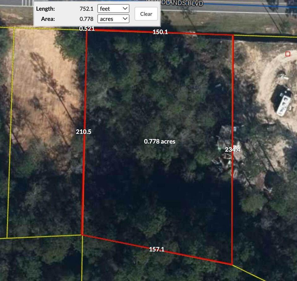 Perfect for your new home! Manufactured homes allowed. Buyer must verify all measurements. Lot can possibly be split based on other lots in neighborhood. Property appraiser list lot size incorrectly as 0.229 of an acre, owner verified lot is 0.78 of an acre.