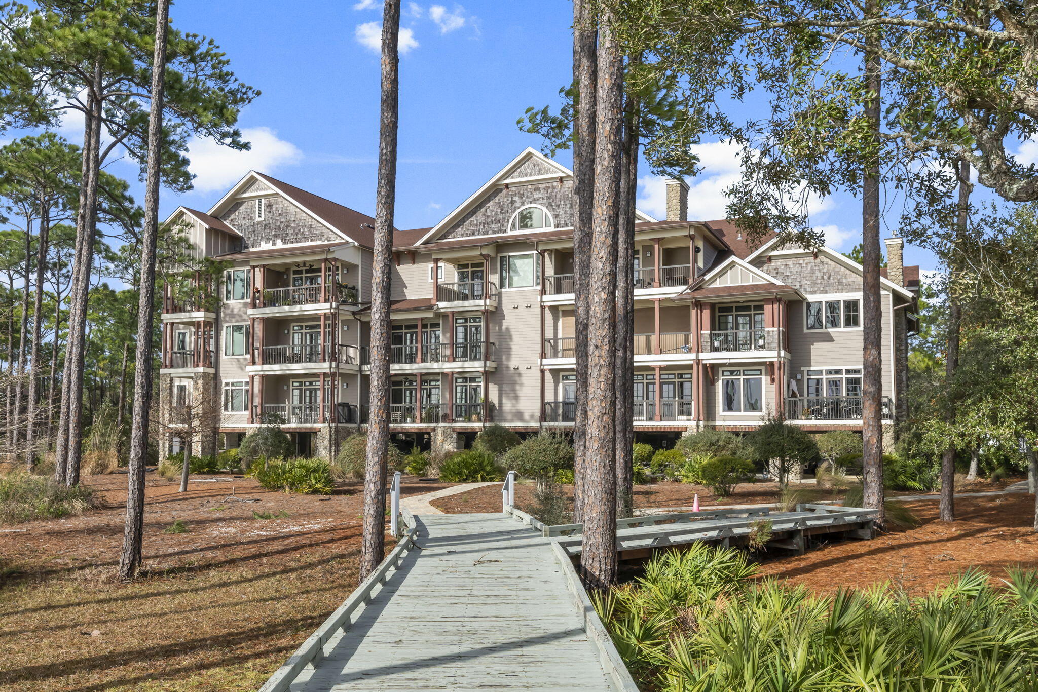 WILD HERON LAKESIDE LODGE - Residential