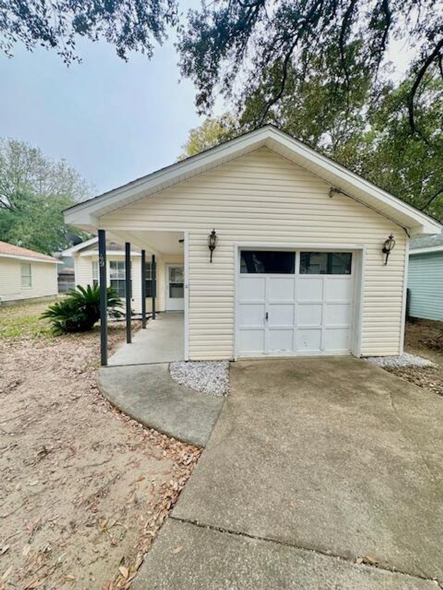 Available: 3/20. Pets allowed upon Owners approval & w/ a non-refundable pet fee depending on pets. Flexible S/D = to 1 months rent: can be made in 2 monthly installments if qualified. Open living/dining/kitchen combo. Carpet in the bedrooms only. Inside utility closet. 1 car garage. Fenced backyard. Great South FWB location, convenient to everything!