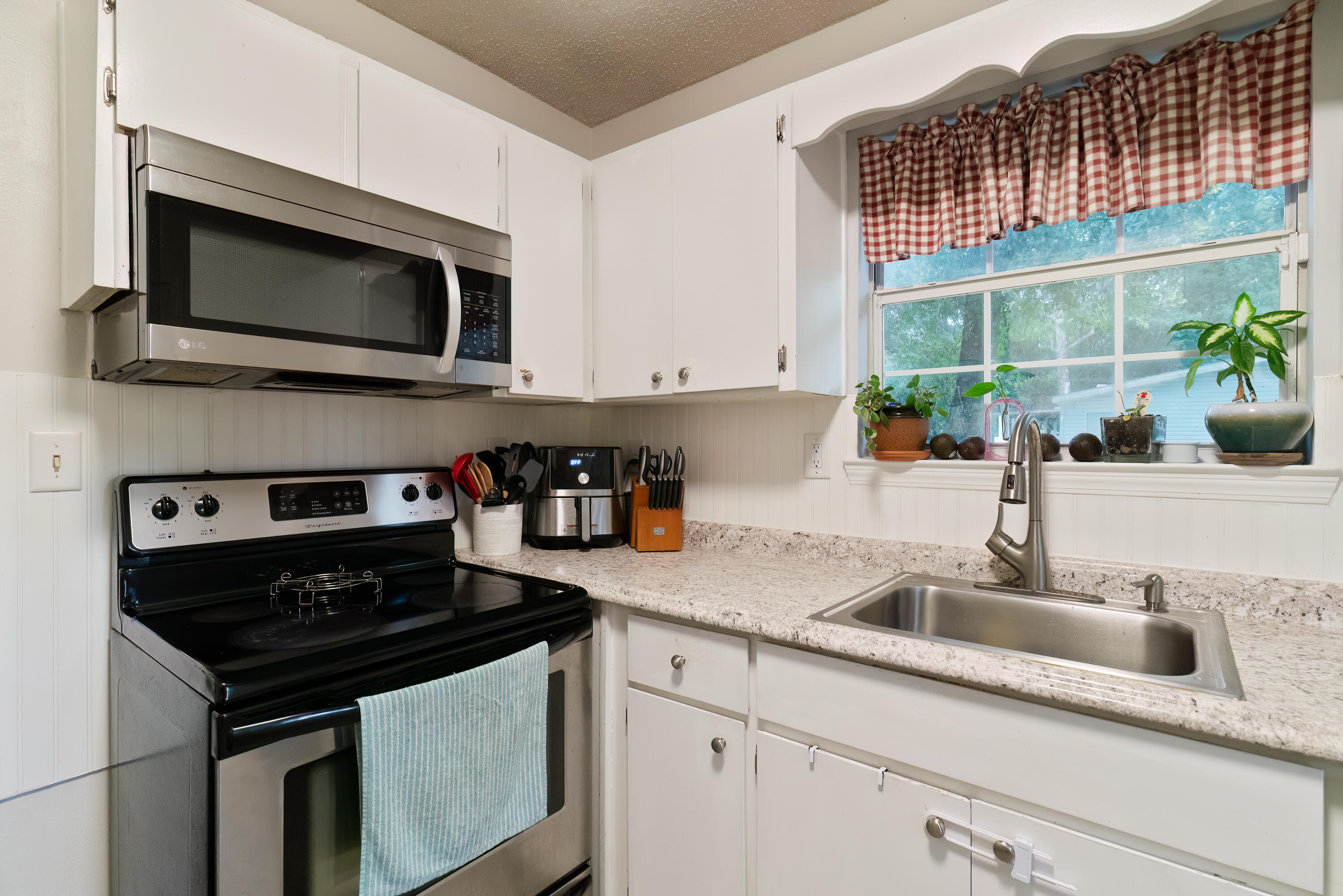 MORRIS ADDN TO CRESTVIEW - Residential