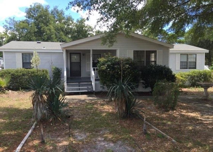 Great 3 Bd / 2 Ba home offers an open floor plan. There is a spacious great room & separate dining room. The eat-in kitchen offers breakfast bar. The master bath features corner garden tub, separate shower & double vanities. Fully fenced back yard. Don't miss out on this great opportunity!