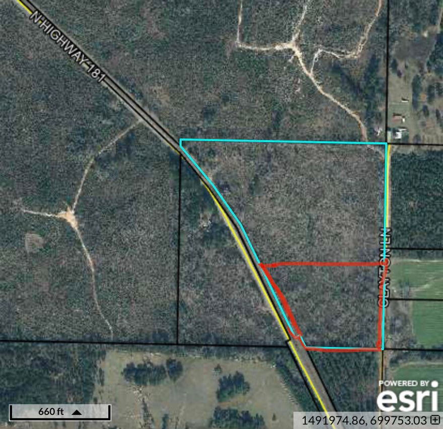 Here's your chance to own 8 acres of land, high and dry, thinly wooded, in an unrestricted area with no HOA! Mobile homes allowed. Property is a hunter's dream! Its only 15 minutes from Vortex and Ponce De Leon Springs and 20 minutes from all the conveniences of DeFuniak Springs. Less than an hour from the white sand beaches of the emerald coast!