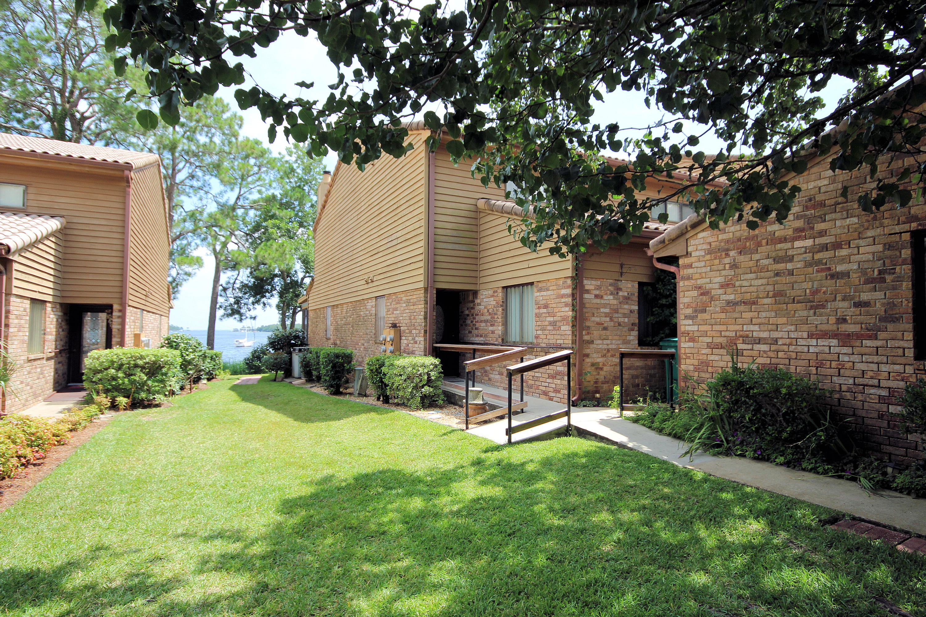 WATER OAKS 4 T/H - Residential