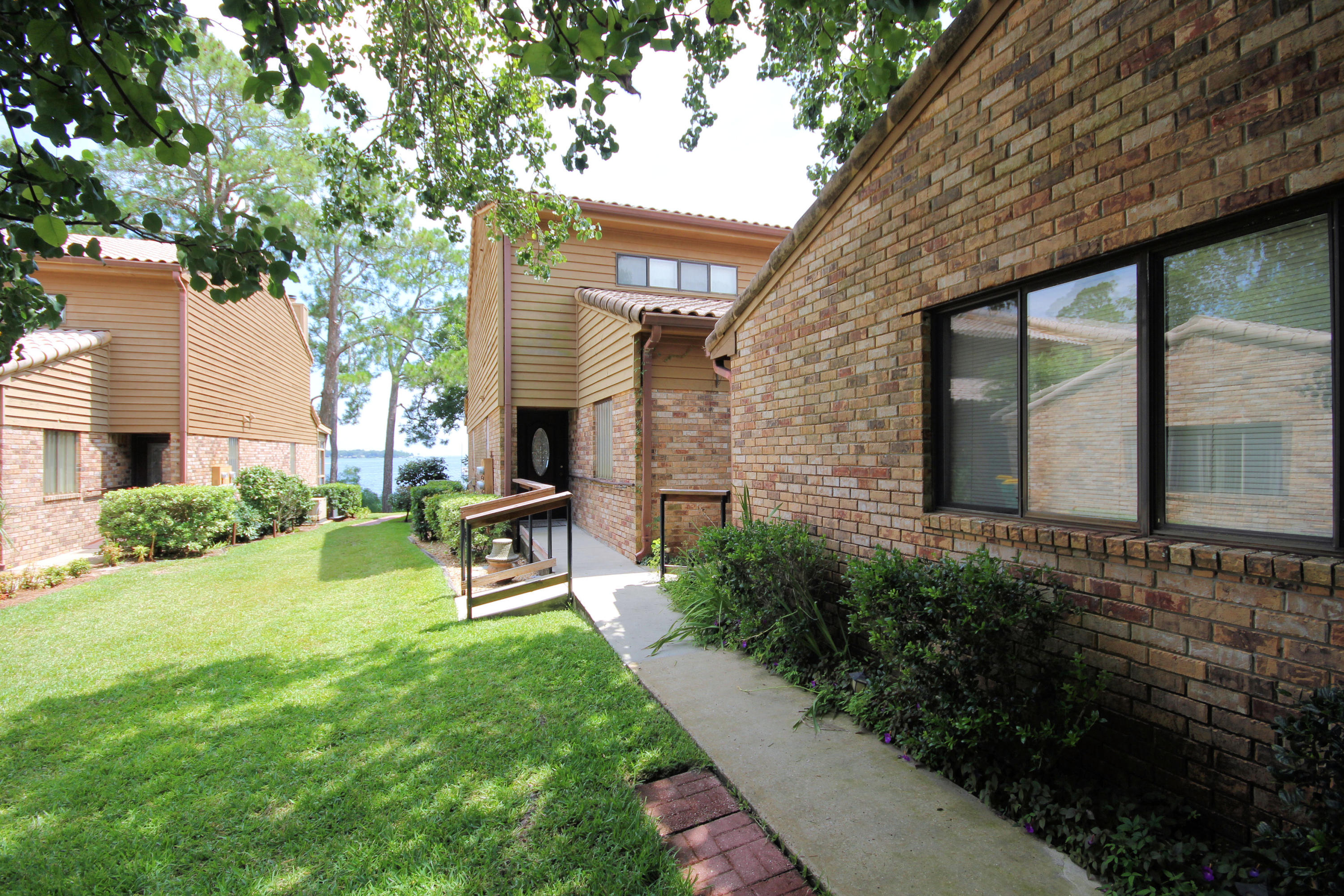 WATER OAKS 4 T/H - Residential