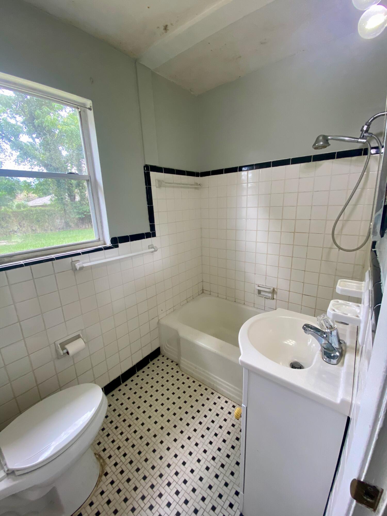 OLDE FORT WALTON (242201.00) - Residential