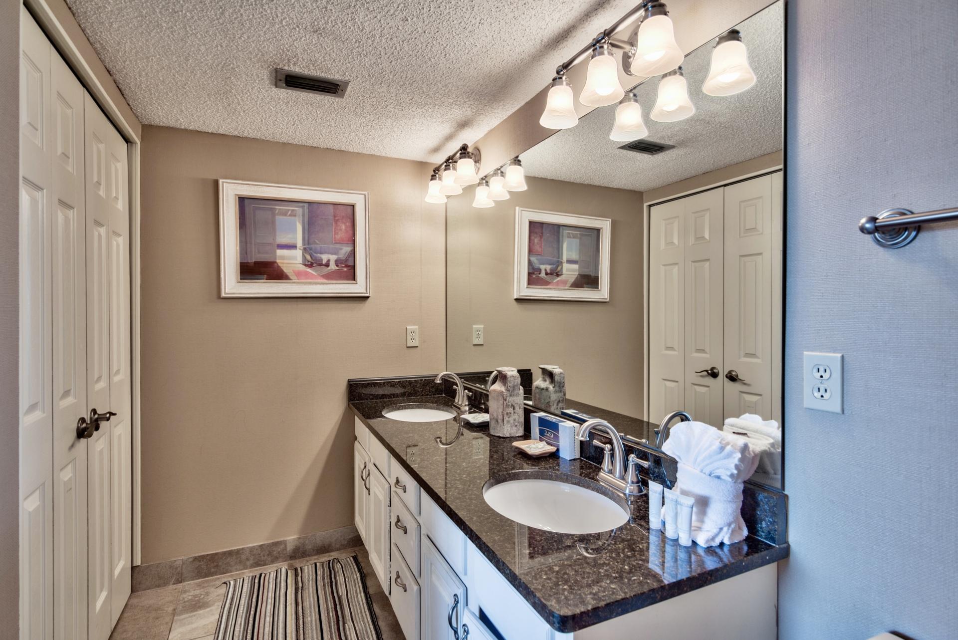 EMERALD TOWERS CONDO - Residential