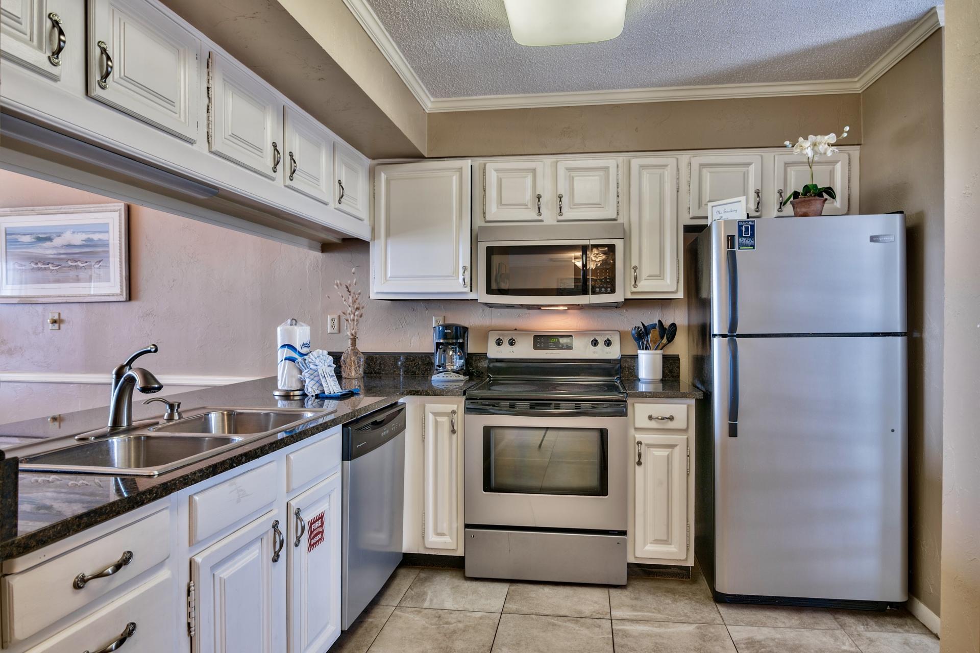 EMERALD TOWERS CONDO - Residential