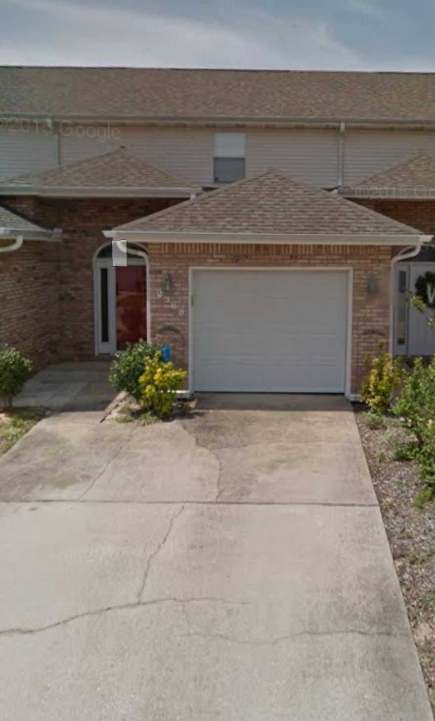 Granite countertops, quiet dead end street, and water access.