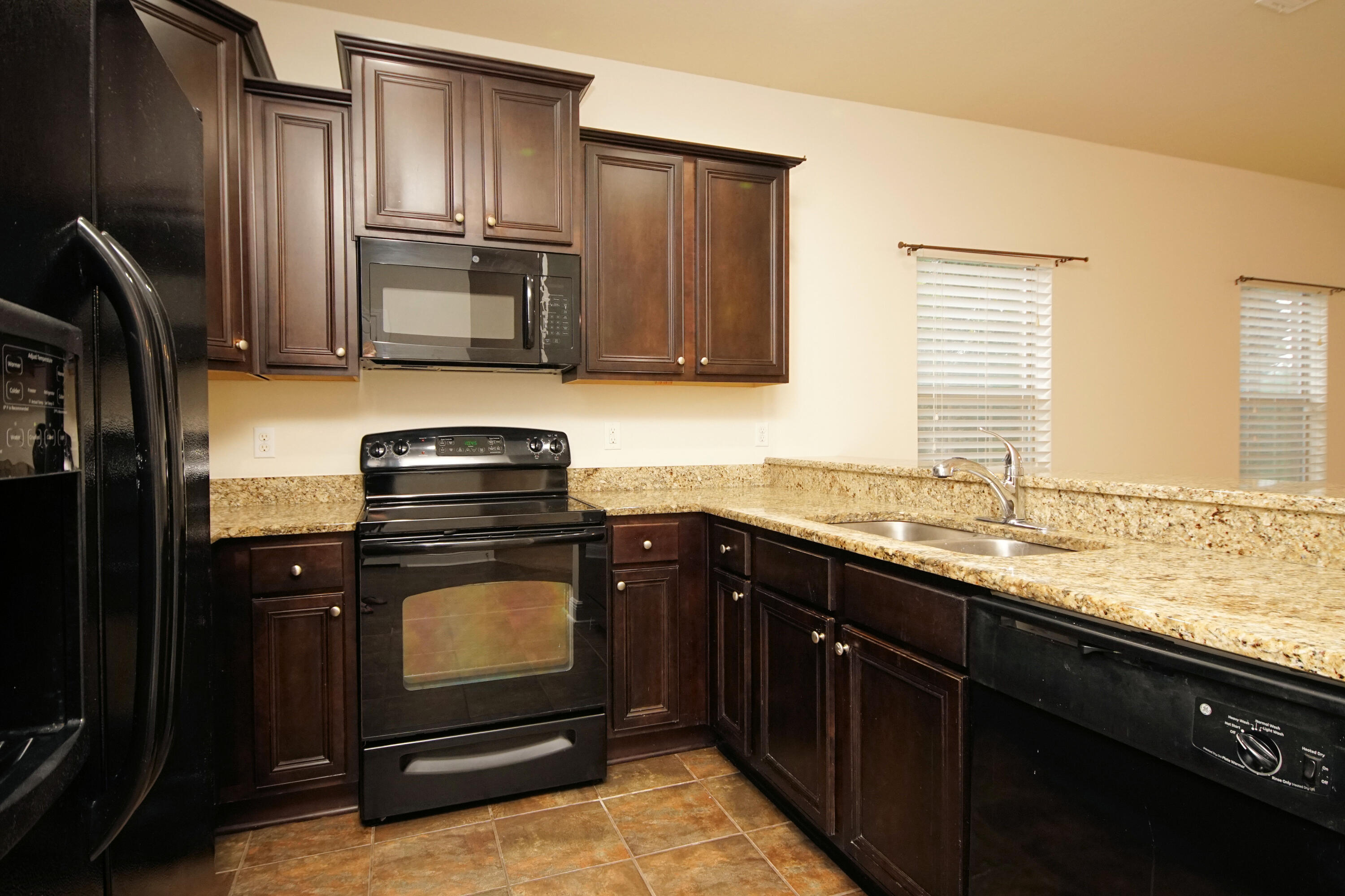 RESERVE POINTE - Residential