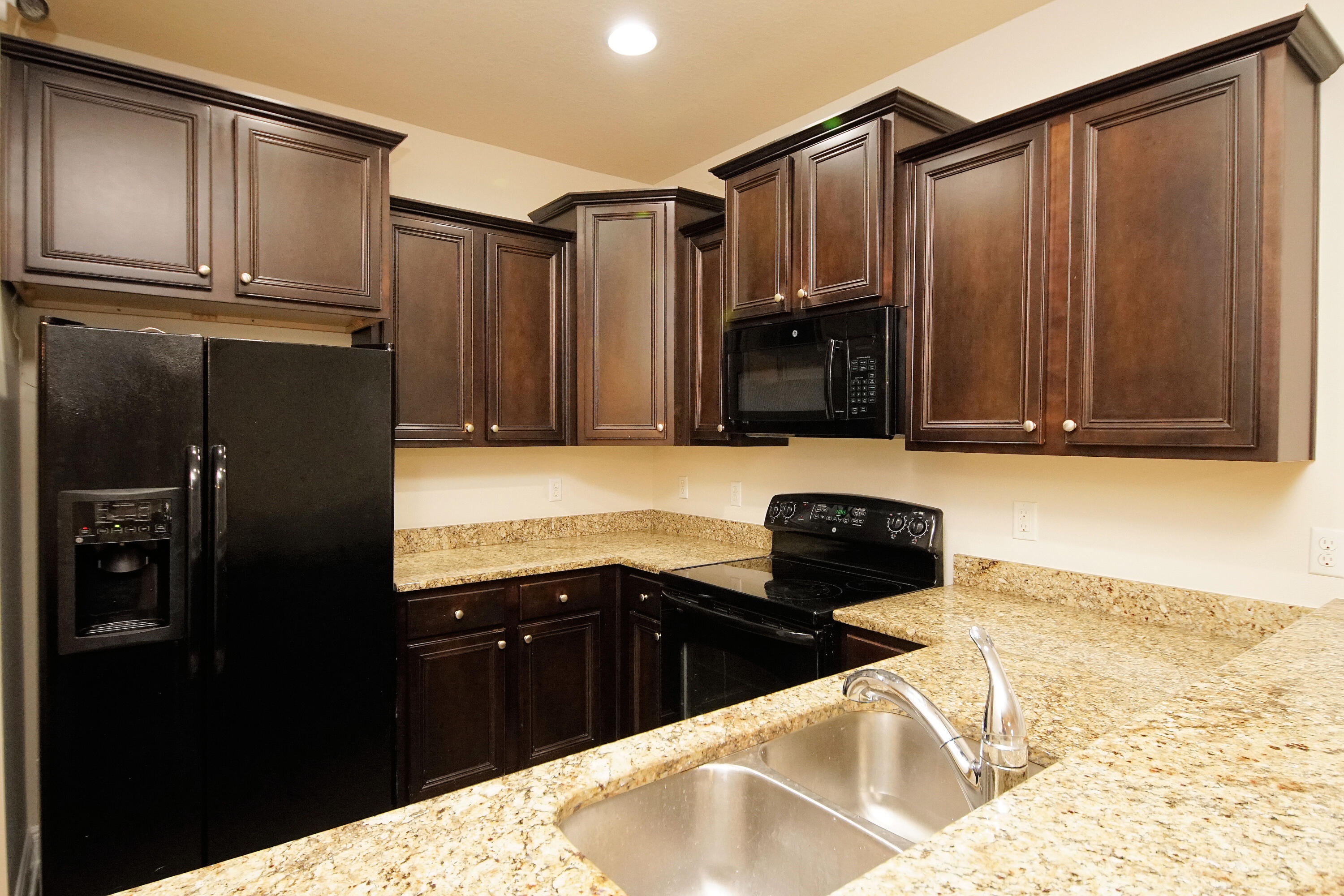 RESERVE POINTE - Residential