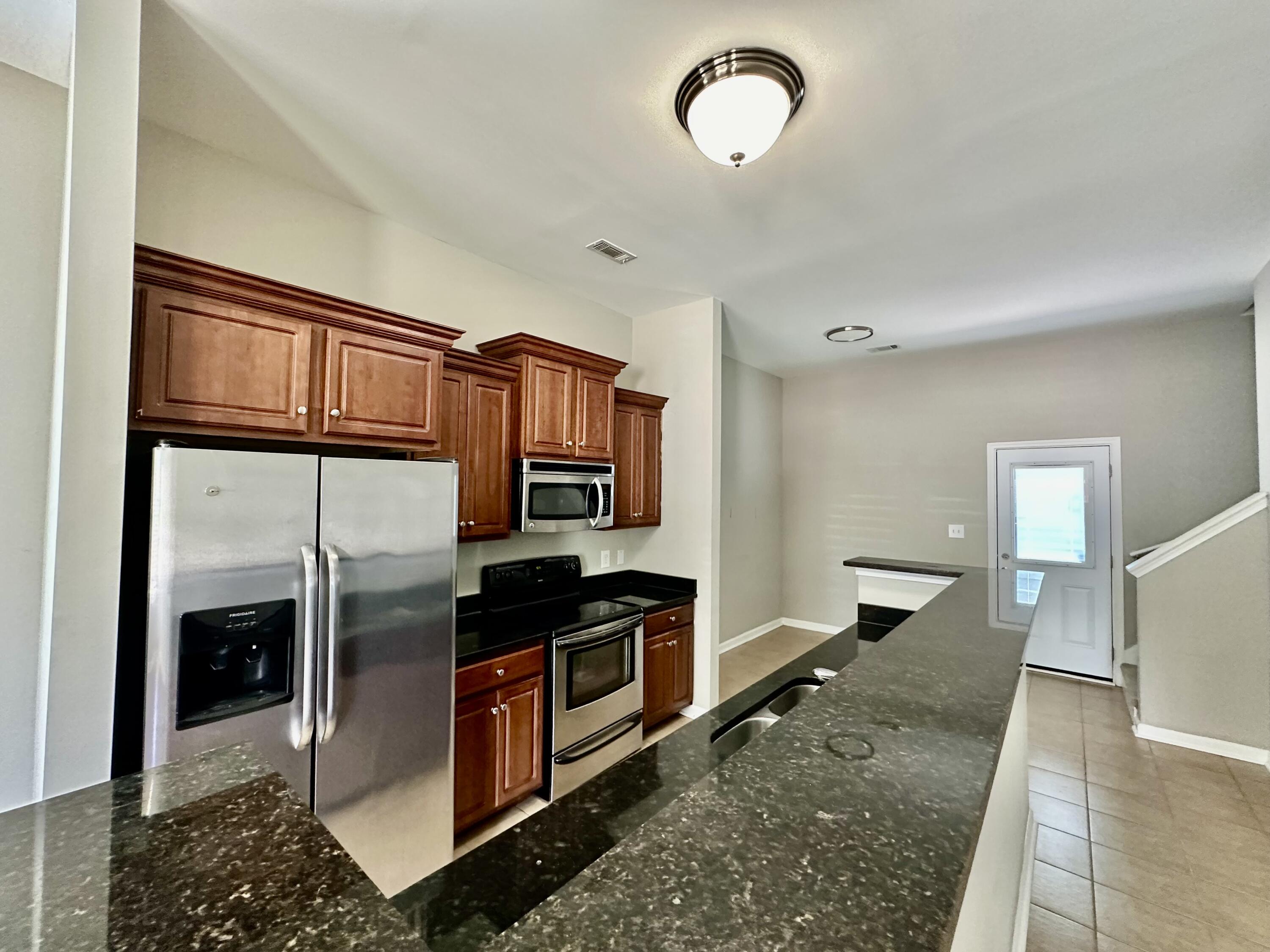 BRANDON OAKS 2ND ADDITION - Residential Lease