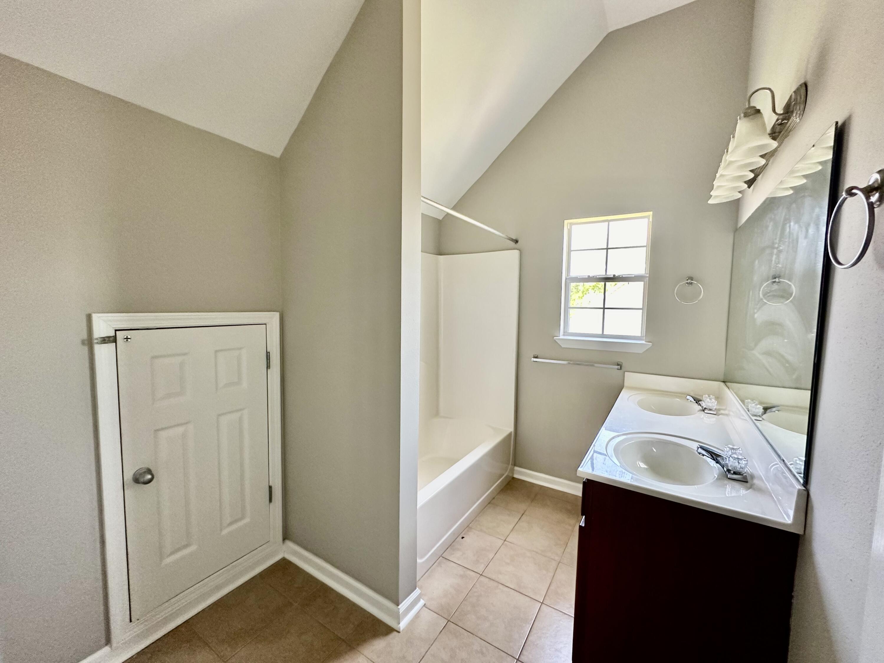 BRANDON OAKS 2ND ADDITION - Residential Lease