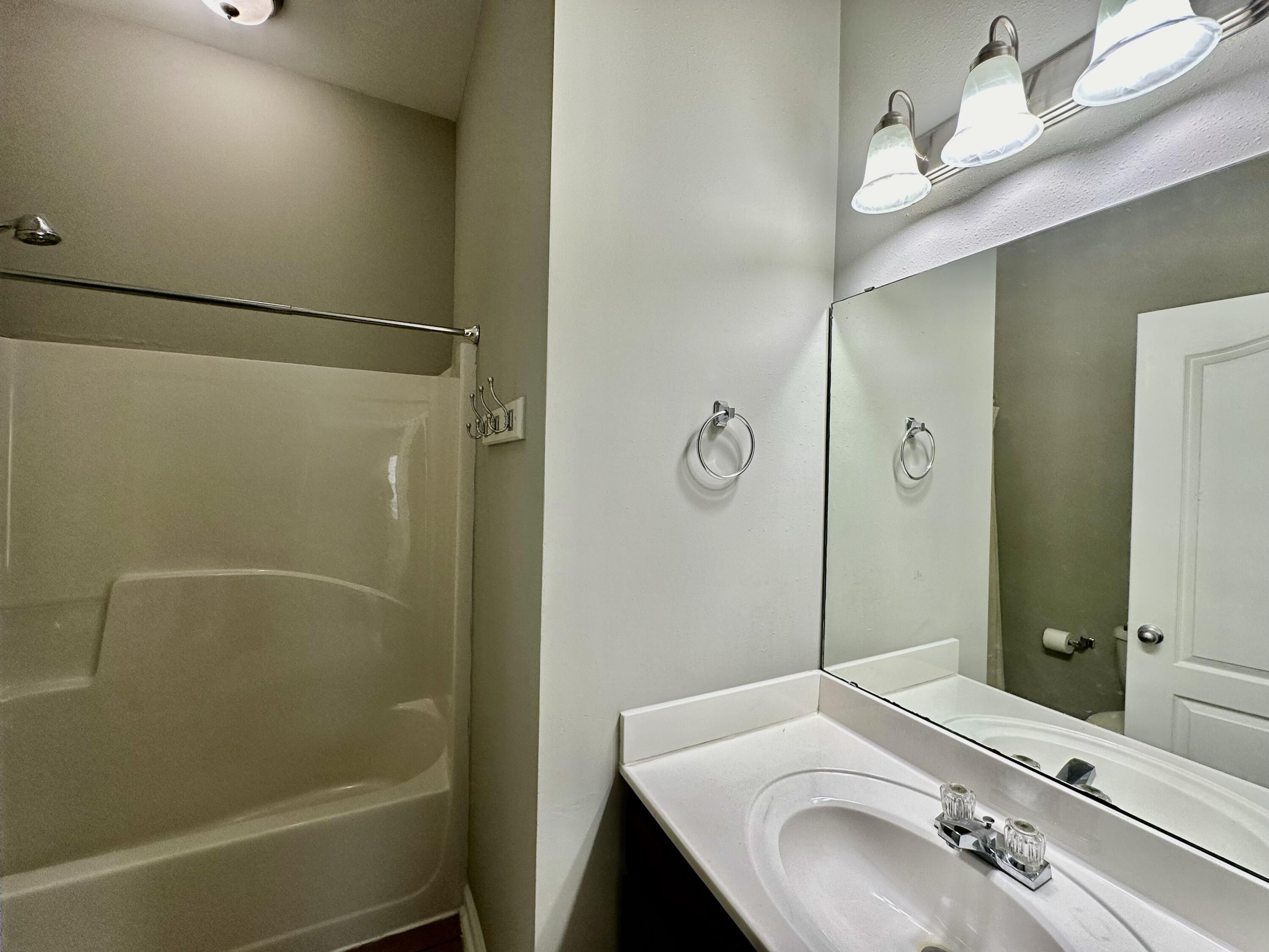 BRANDON OAKS 2ND ADDITION - Residential Lease