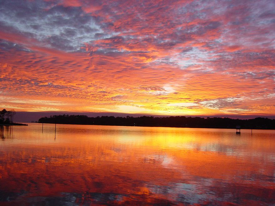 Excellent Waterfront Lot in one of the Finer Subdivisions in Bluewater Bay .. Windward .. Close to all amenities in Bluewater .. Marina, Golf Course & Clubhouse, Swimming Pools, Tennis courts, Shopping center, Medical plaza, Military bases, etc. Great WF Lot with exceptional views over the Bay towards Destin & Ft. Walton Beach ..