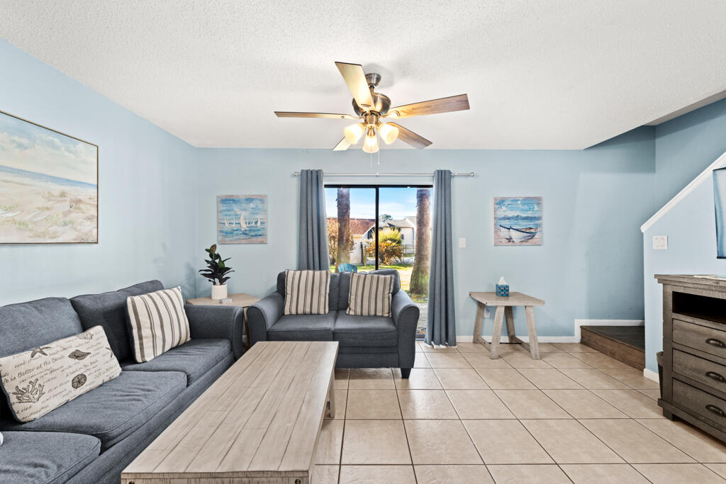 LA MAR WEST T/H PH 2 - Residential