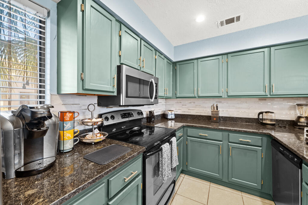 LA MAR WEST T/H PH 2 - Residential