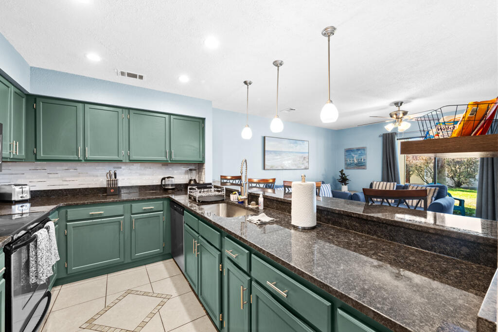 LA MAR WEST T/H PH 2 - Residential