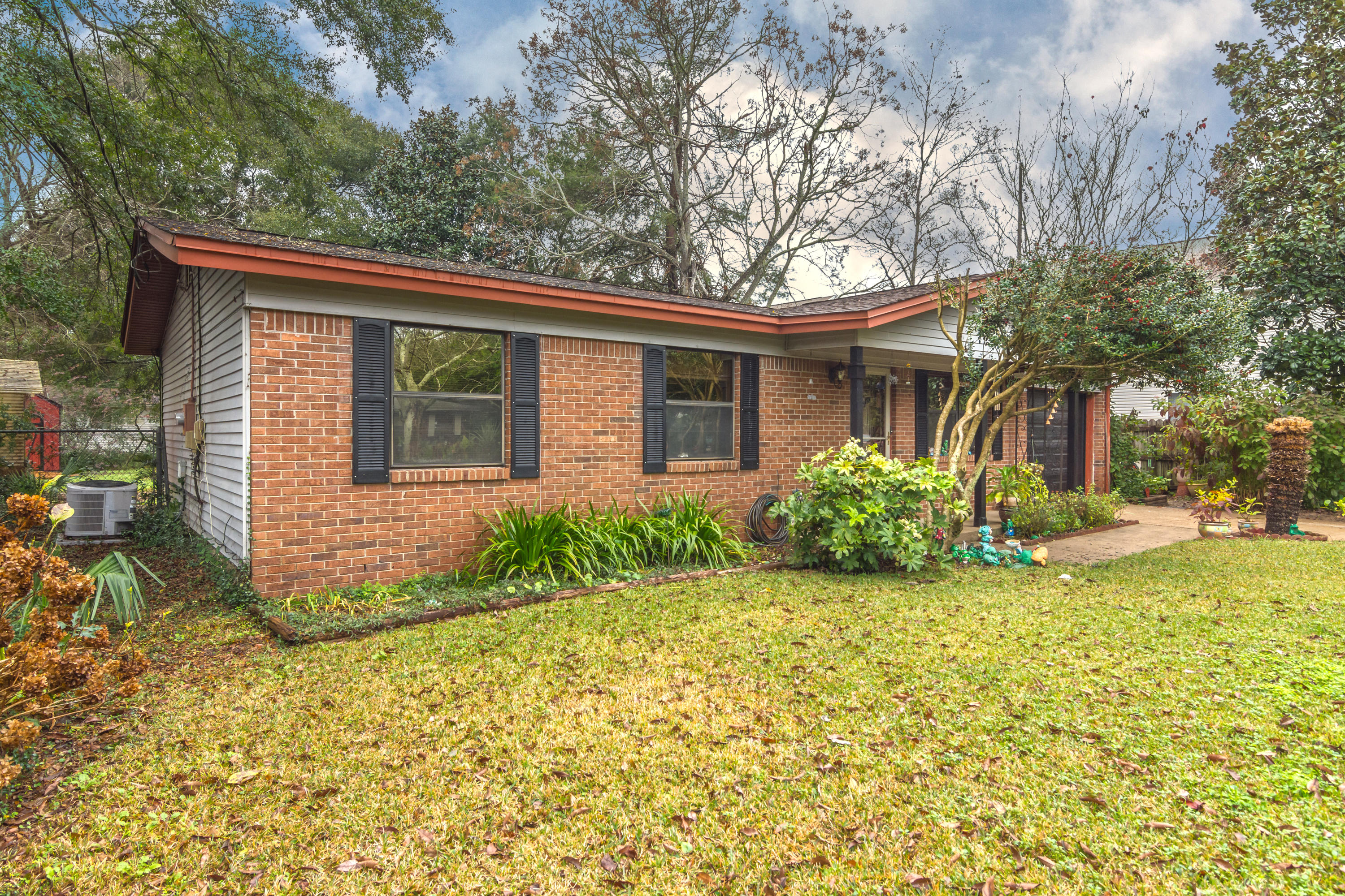 RACETRACK ROAD 1ST - Residential