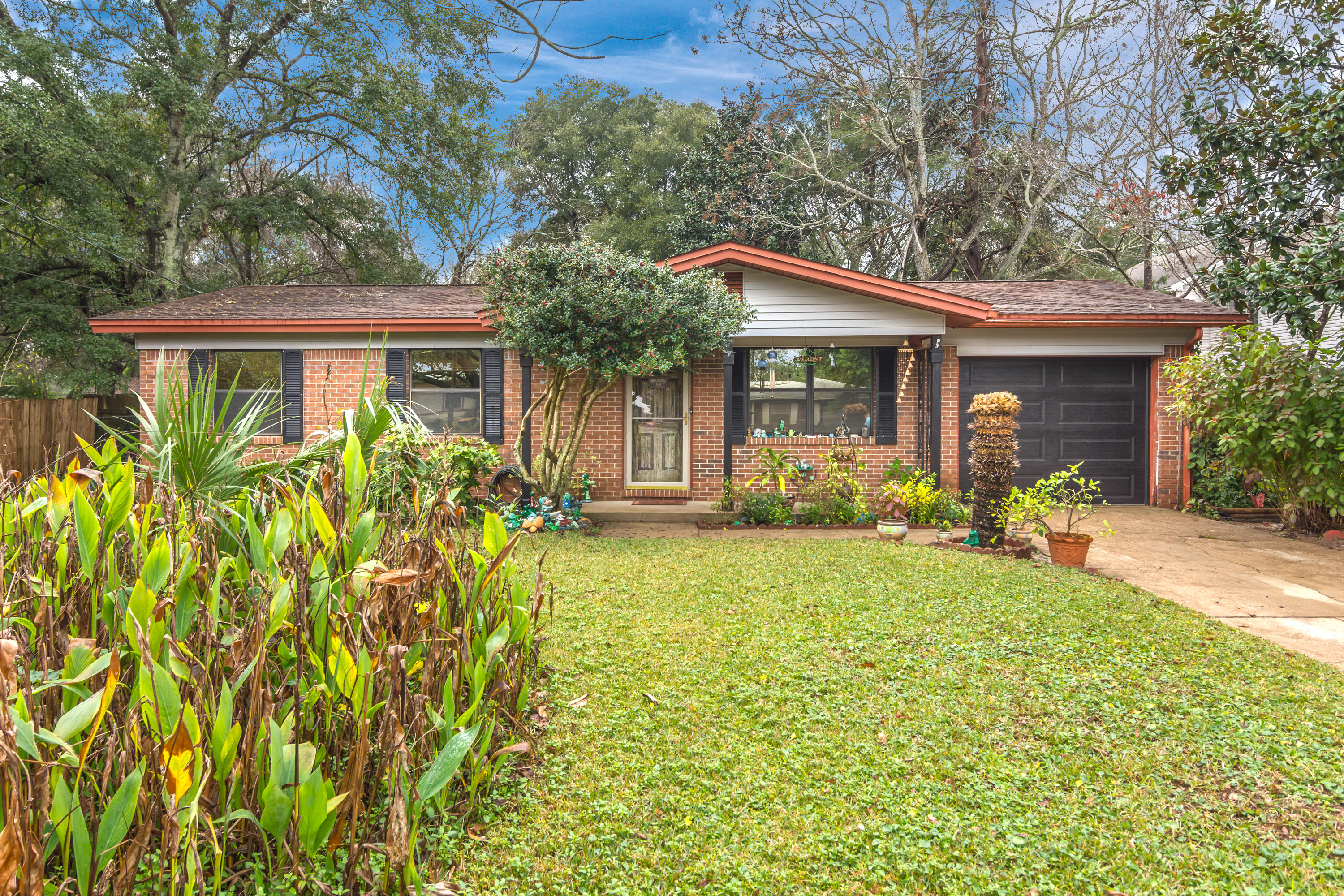 RACETRACK ROAD 1ST - Residential