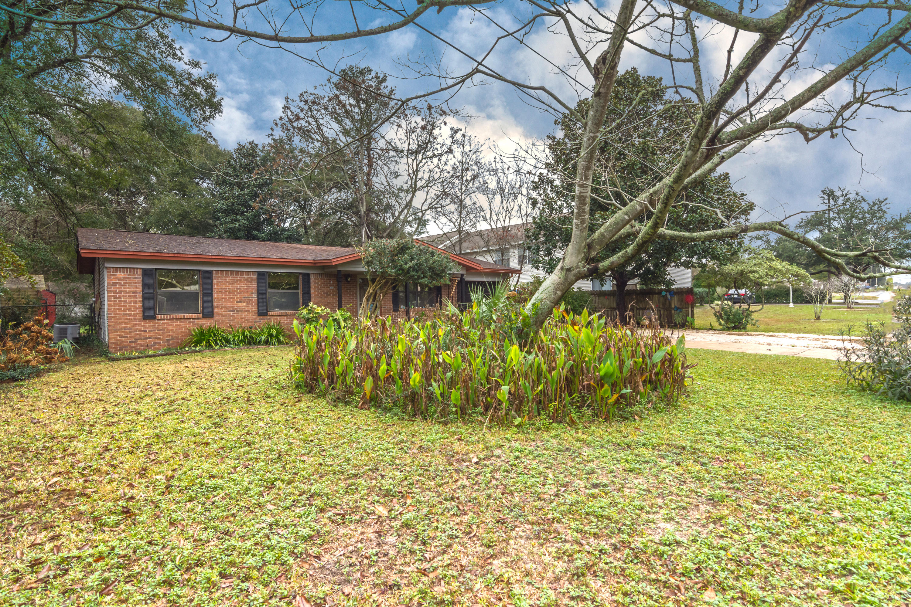 RACETRACK ROAD 1ST - Residential