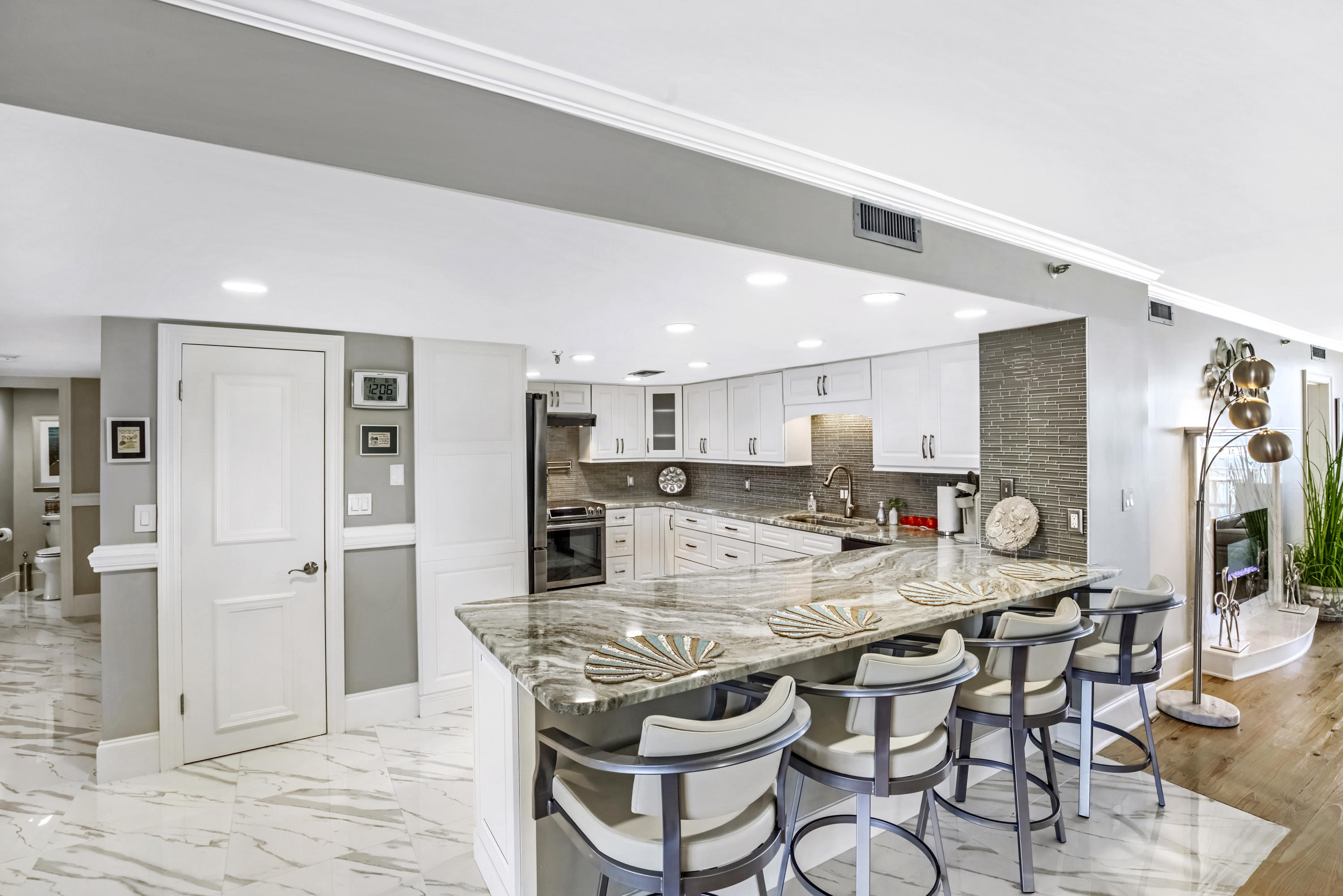 WATERVIEW TOWERS - Residential