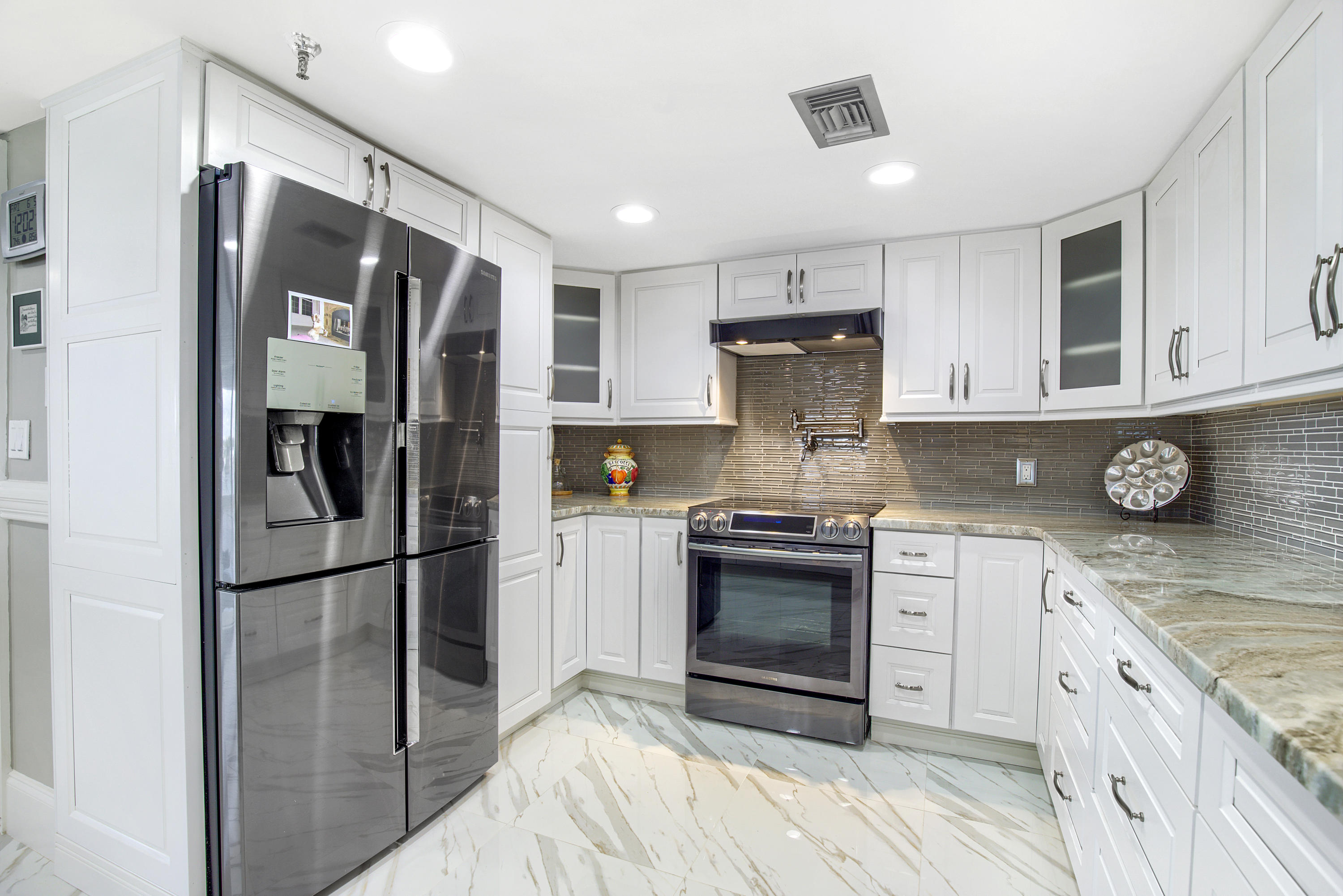 WATERVIEW TOWERS - Residential