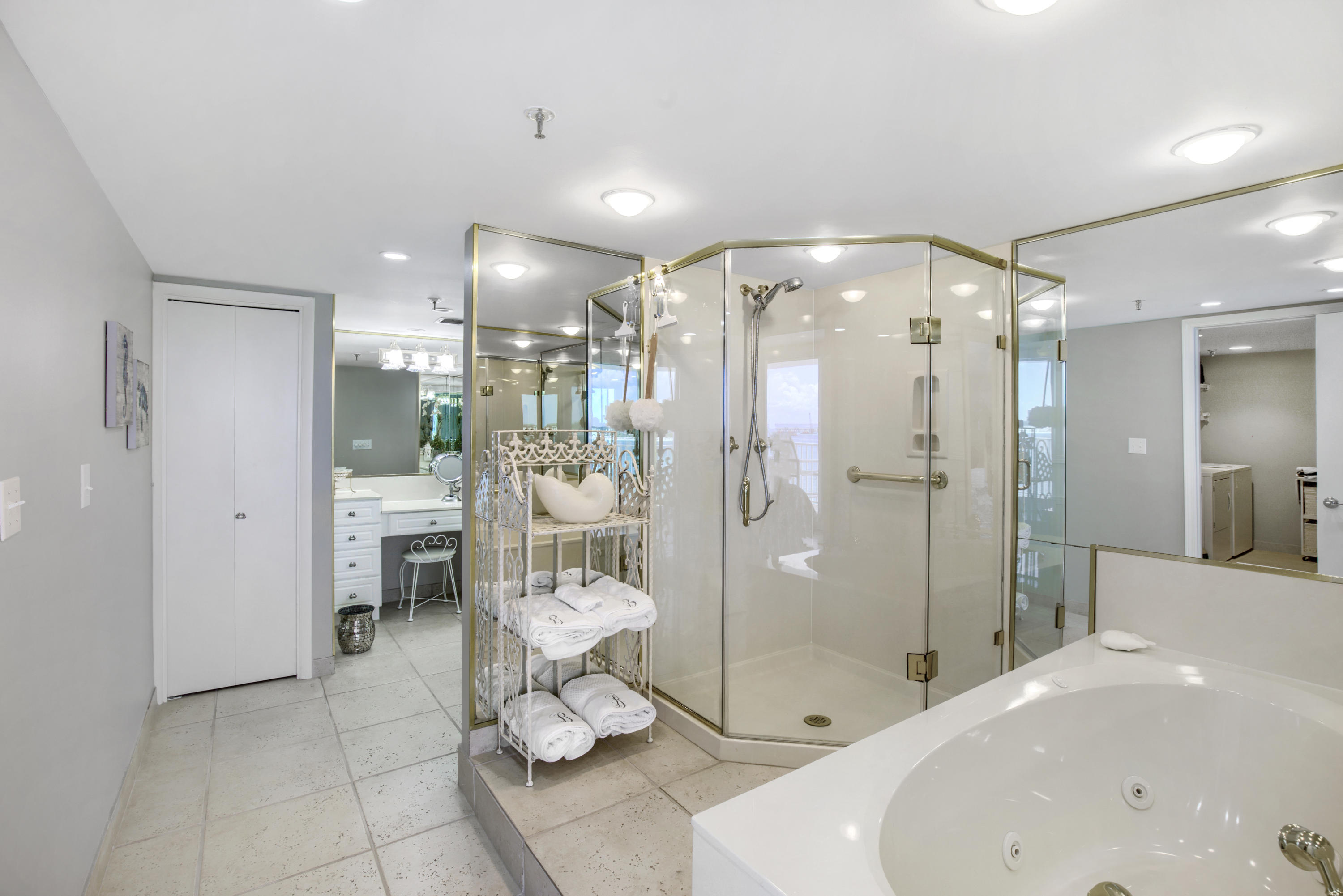 WATERVIEW TOWERS - Residential