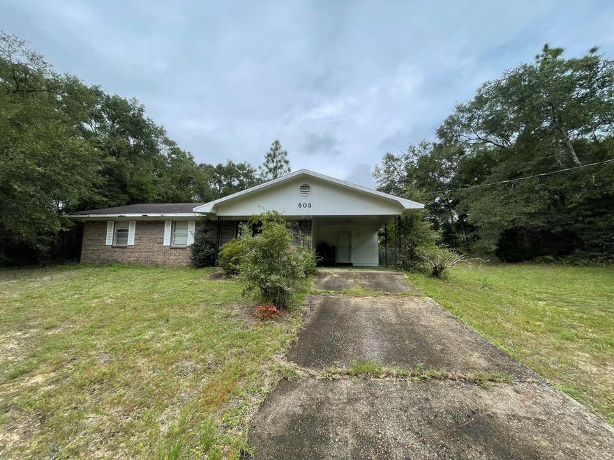 This hidden gem is the perfect family home located in historic town, Defuniak Springs. Located only an hour from the most beautiful beaches, this town has its own beautiful spring fed lake. If you're looking for a starter home, this is the one for you.
