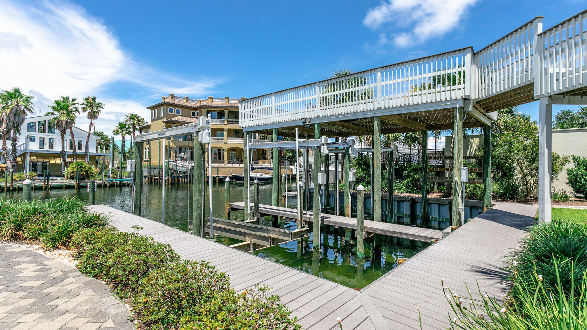 HOLIDAY ISLE - Residential