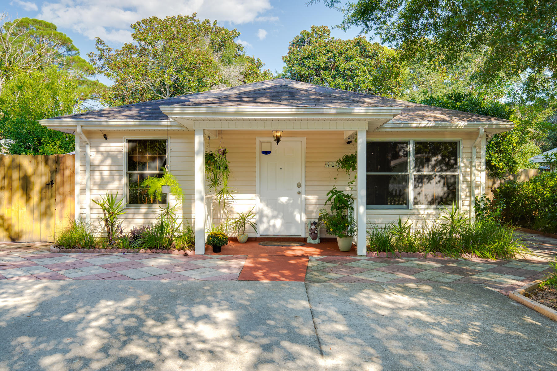 CENTRAL ADD TO FWB LOT 4 BLK 1 - Residential