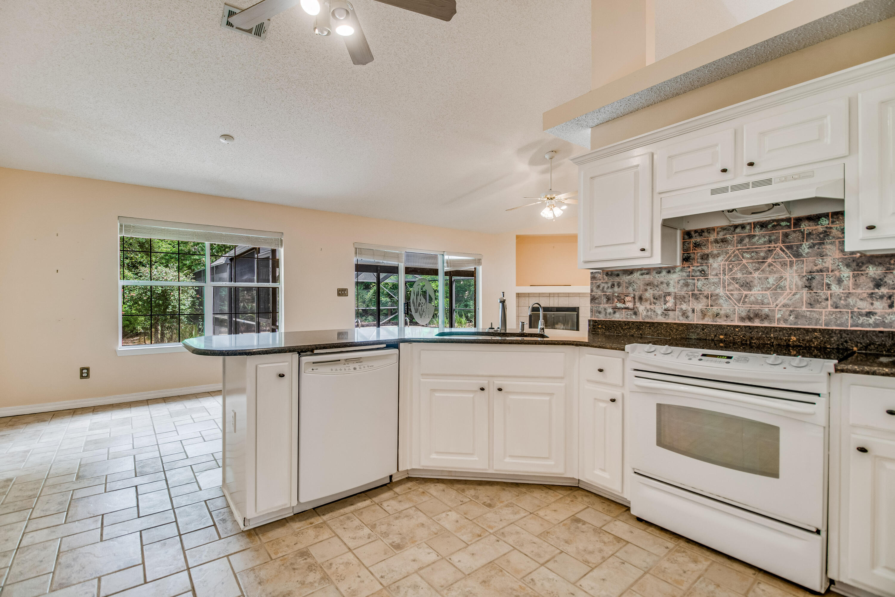 ROBLEDAL ESTATES - Residential