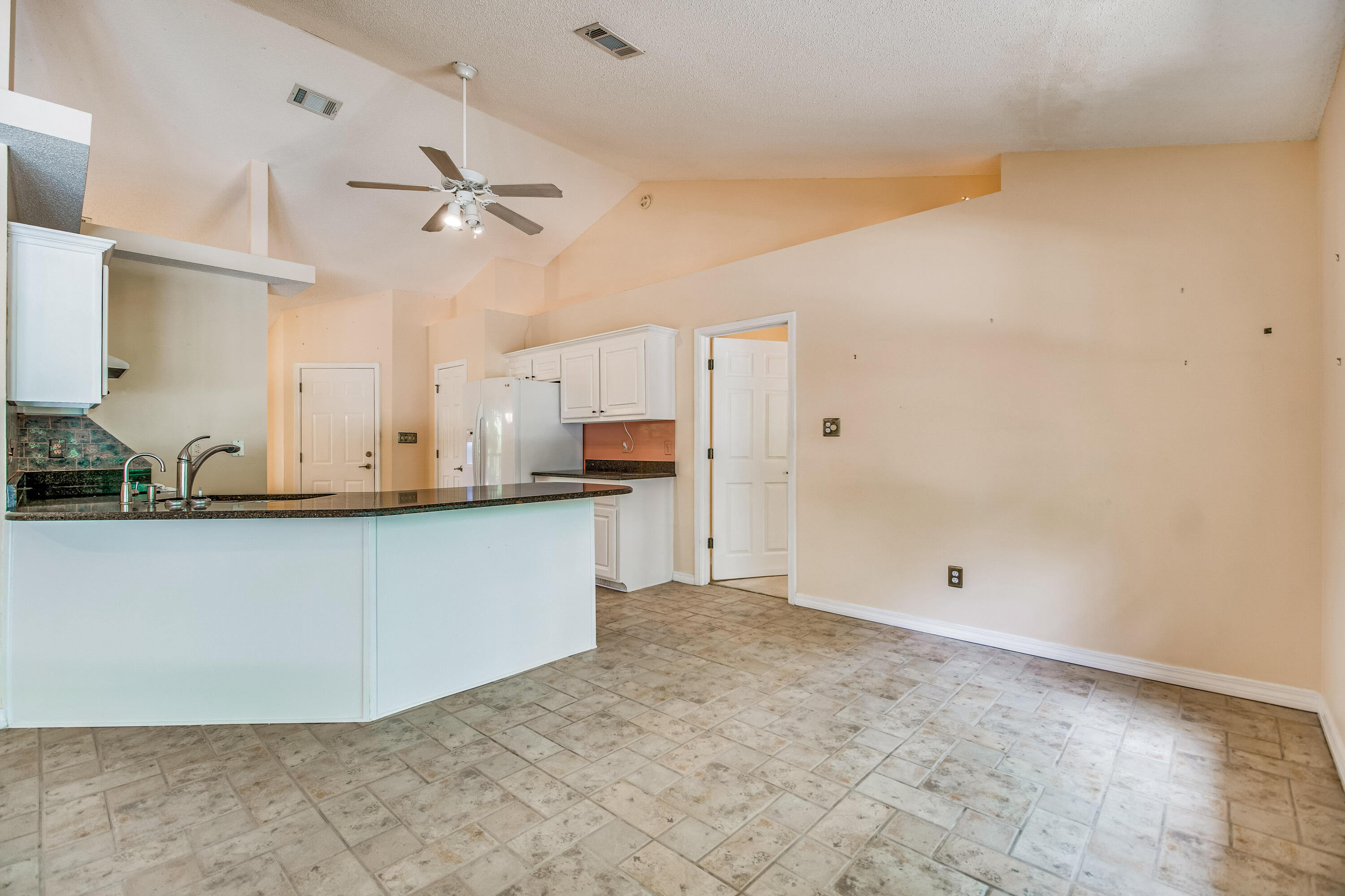 ROBLEDAL ESTATES - Residential