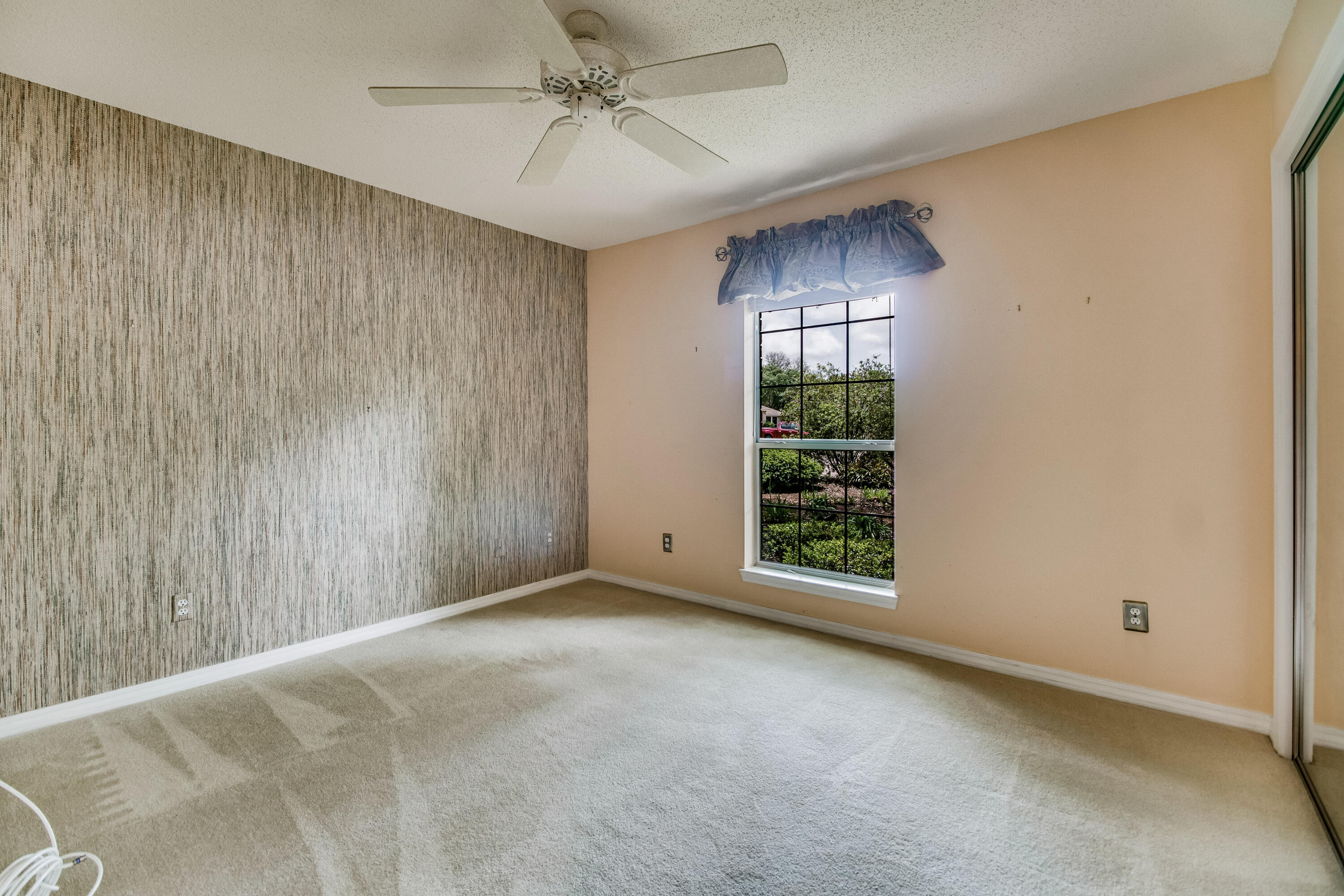 ROBLEDAL ESTATES - Residential