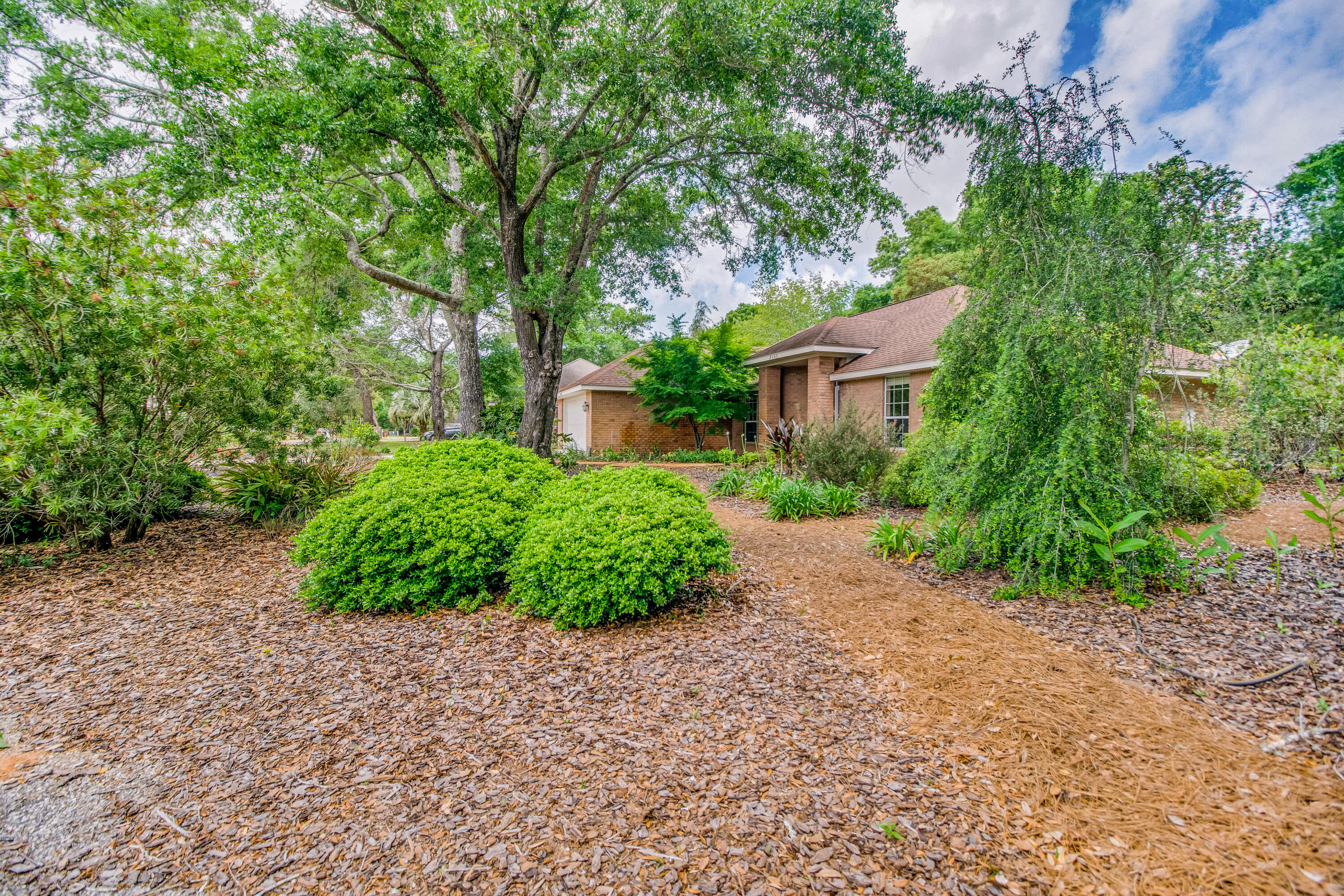 ROBLEDAL ESTATES - Residential