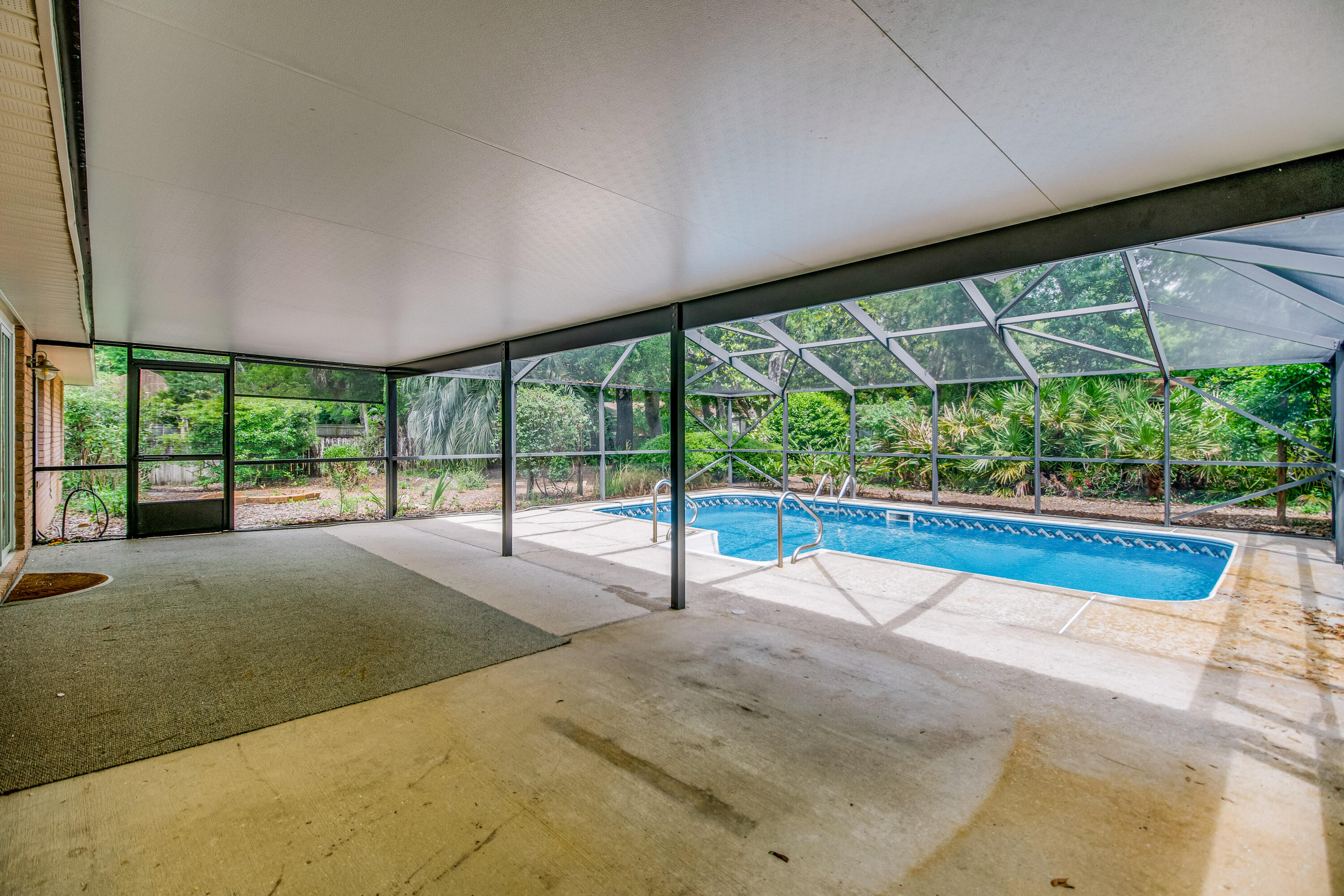 ROBLEDAL ESTATES - Residential