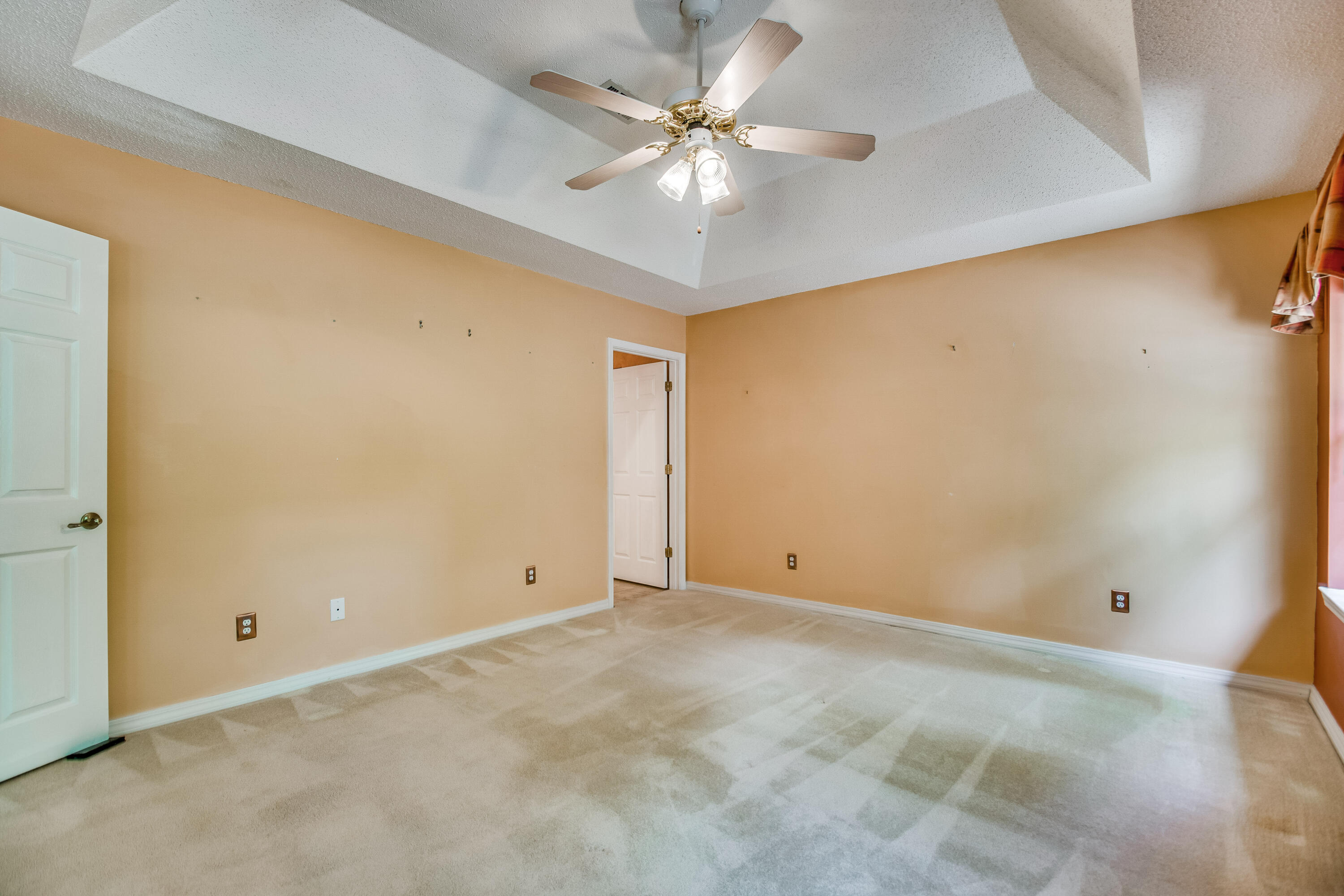 ROBLEDAL ESTATES - Residential