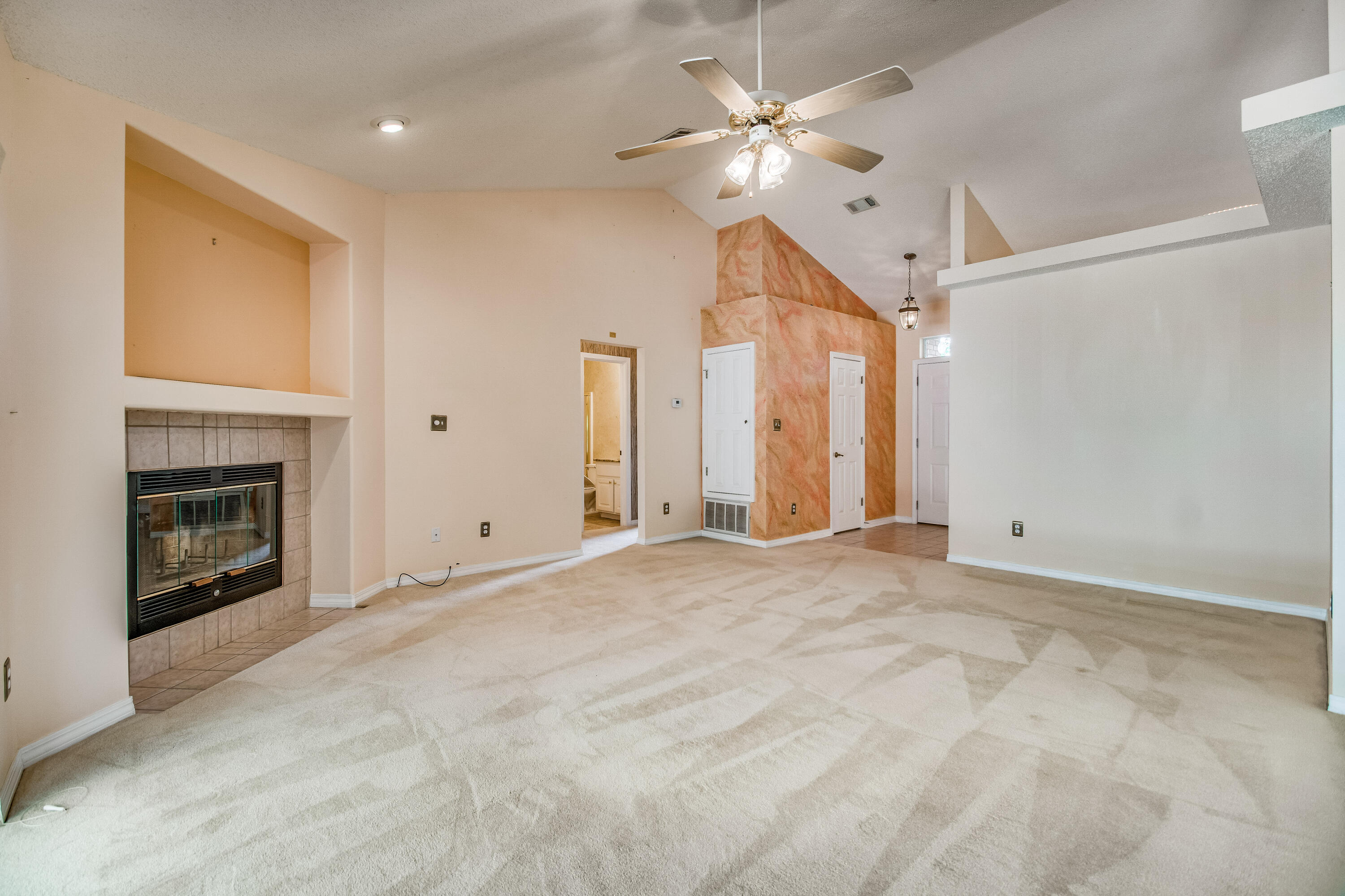 ROBLEDAL ESTATES - Residential