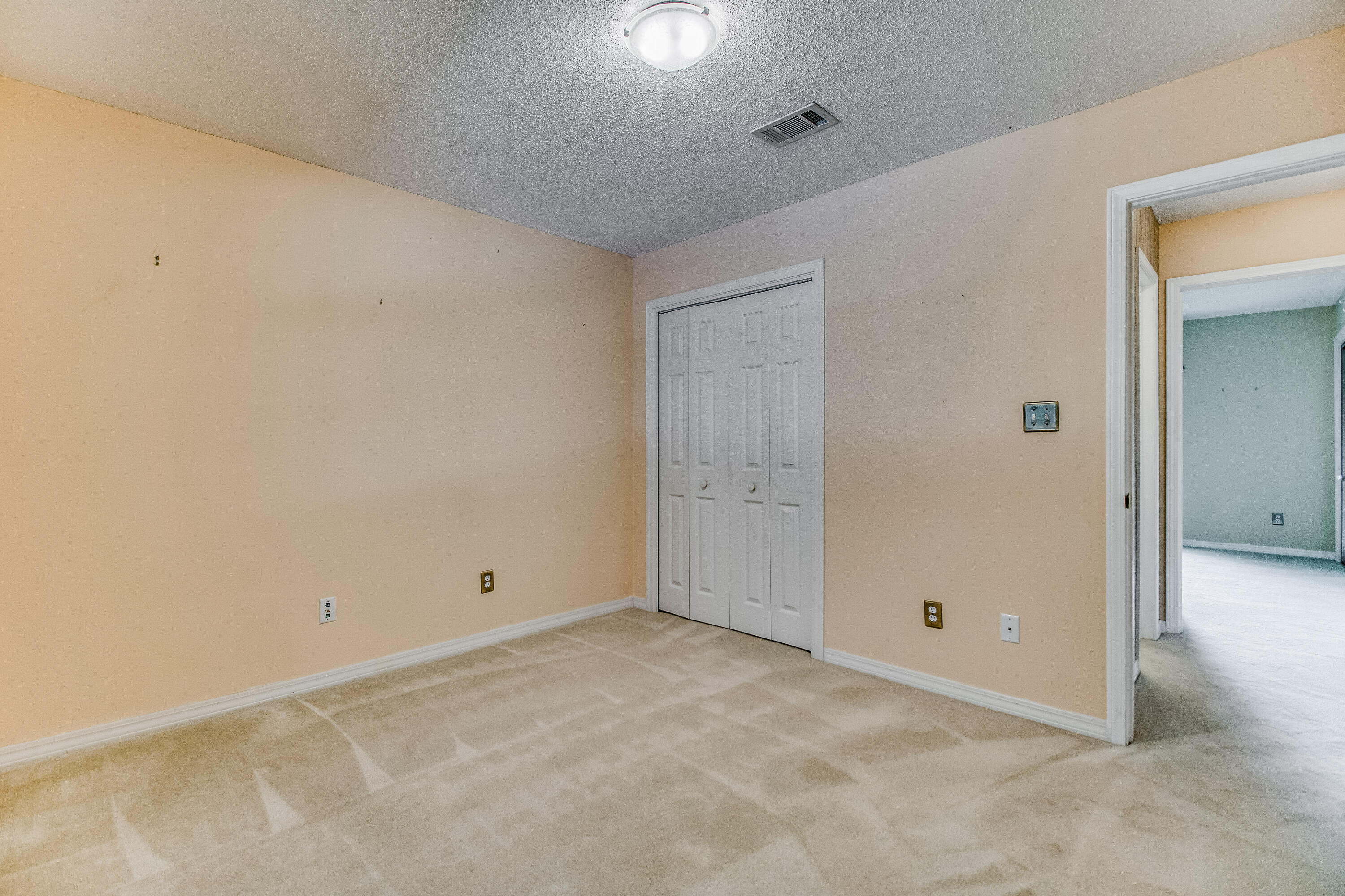 ROBLEDAL ESTATES - Residential