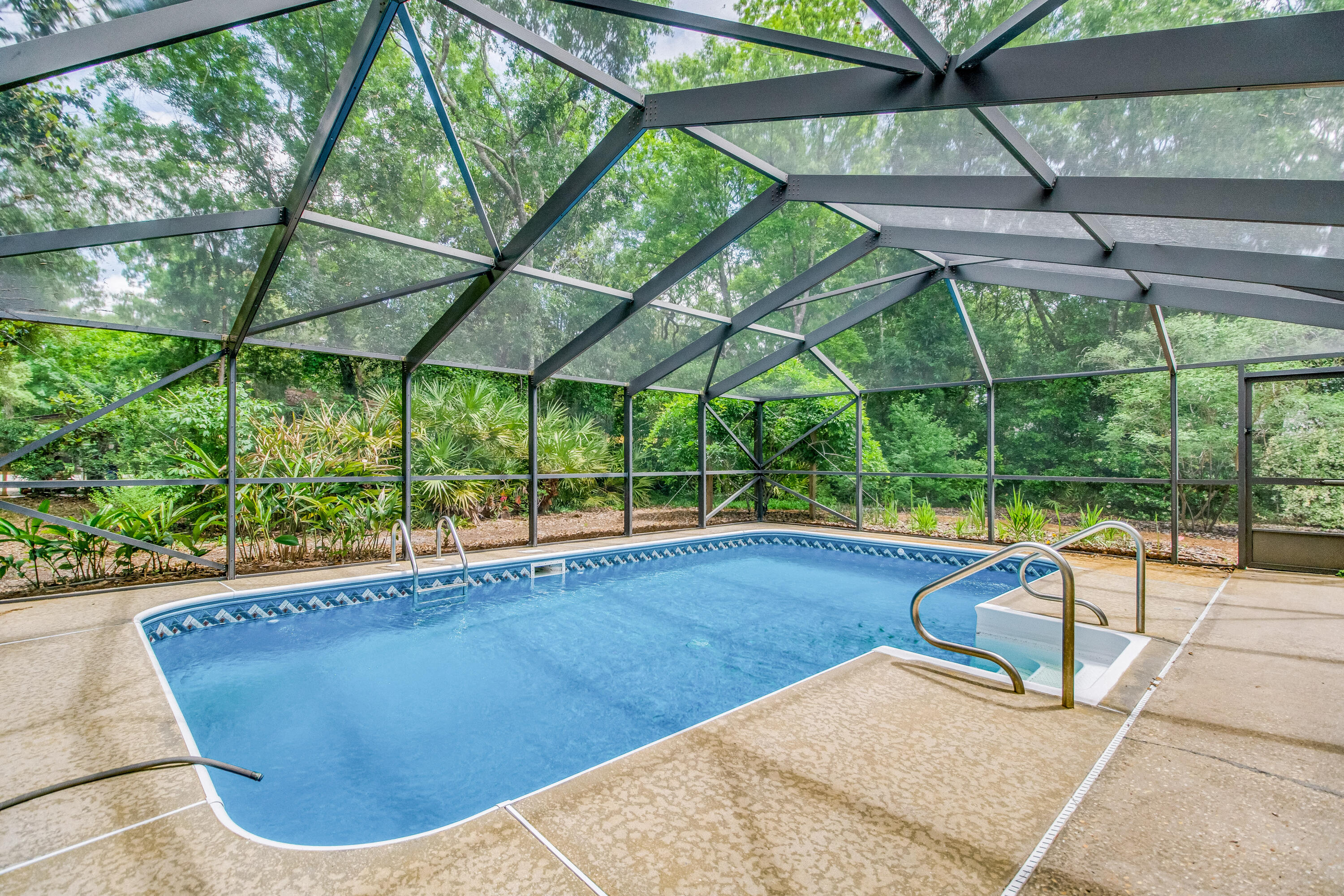 ROBLEDAL ESTATES - Residential