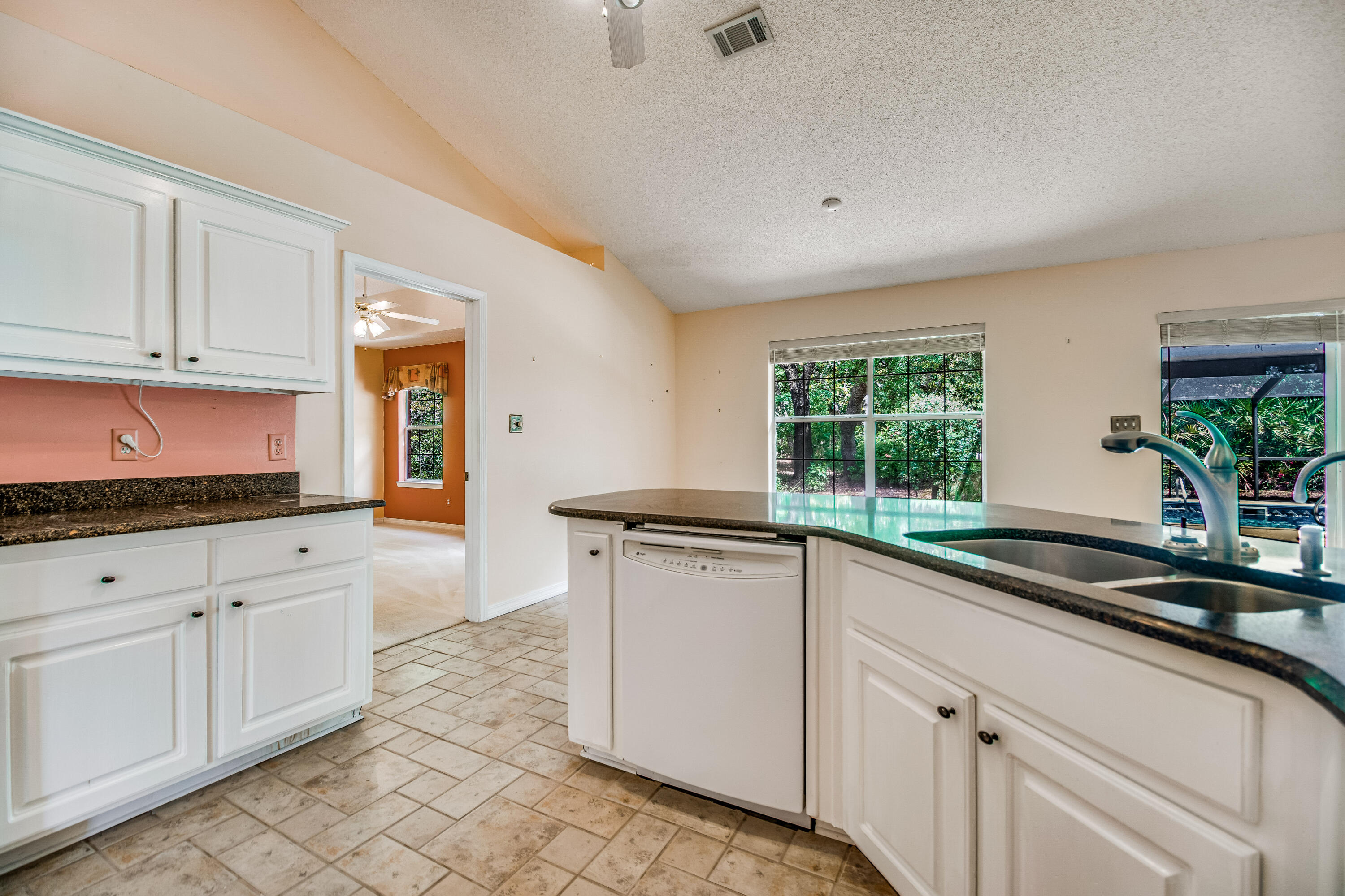 ROBLEDAL ESTATES - Residential