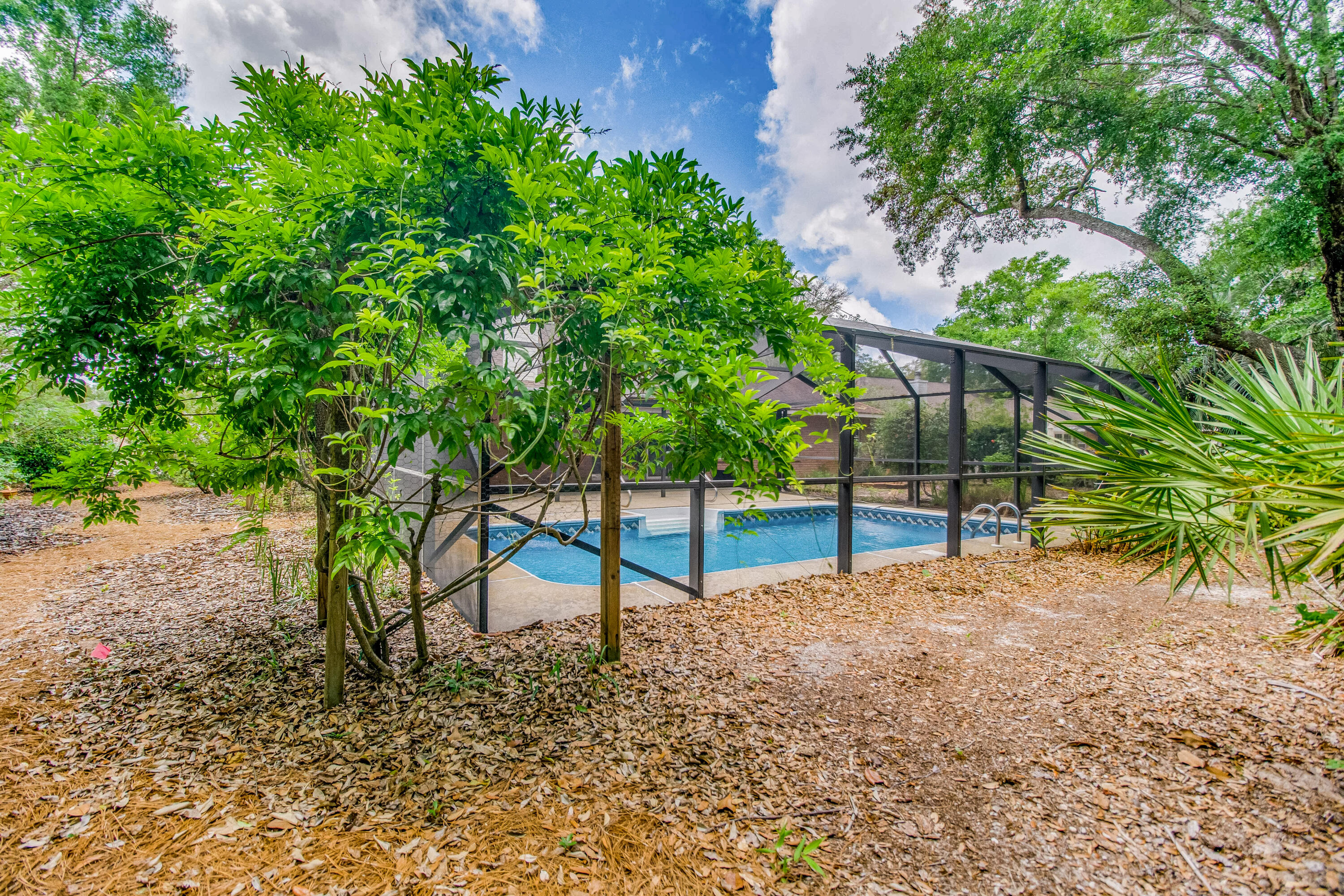 ROBLEDAL ESTATES - Residential