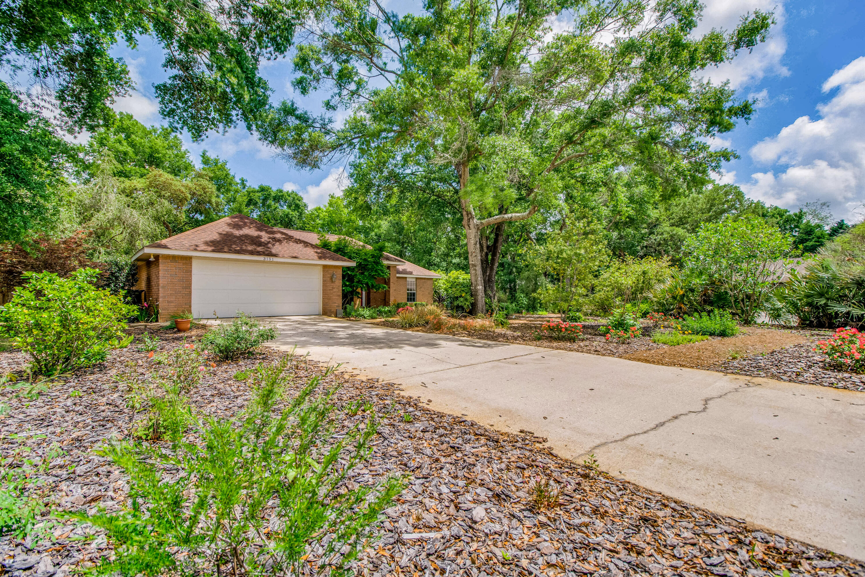 ROBLEDAL ESTATES - Residential