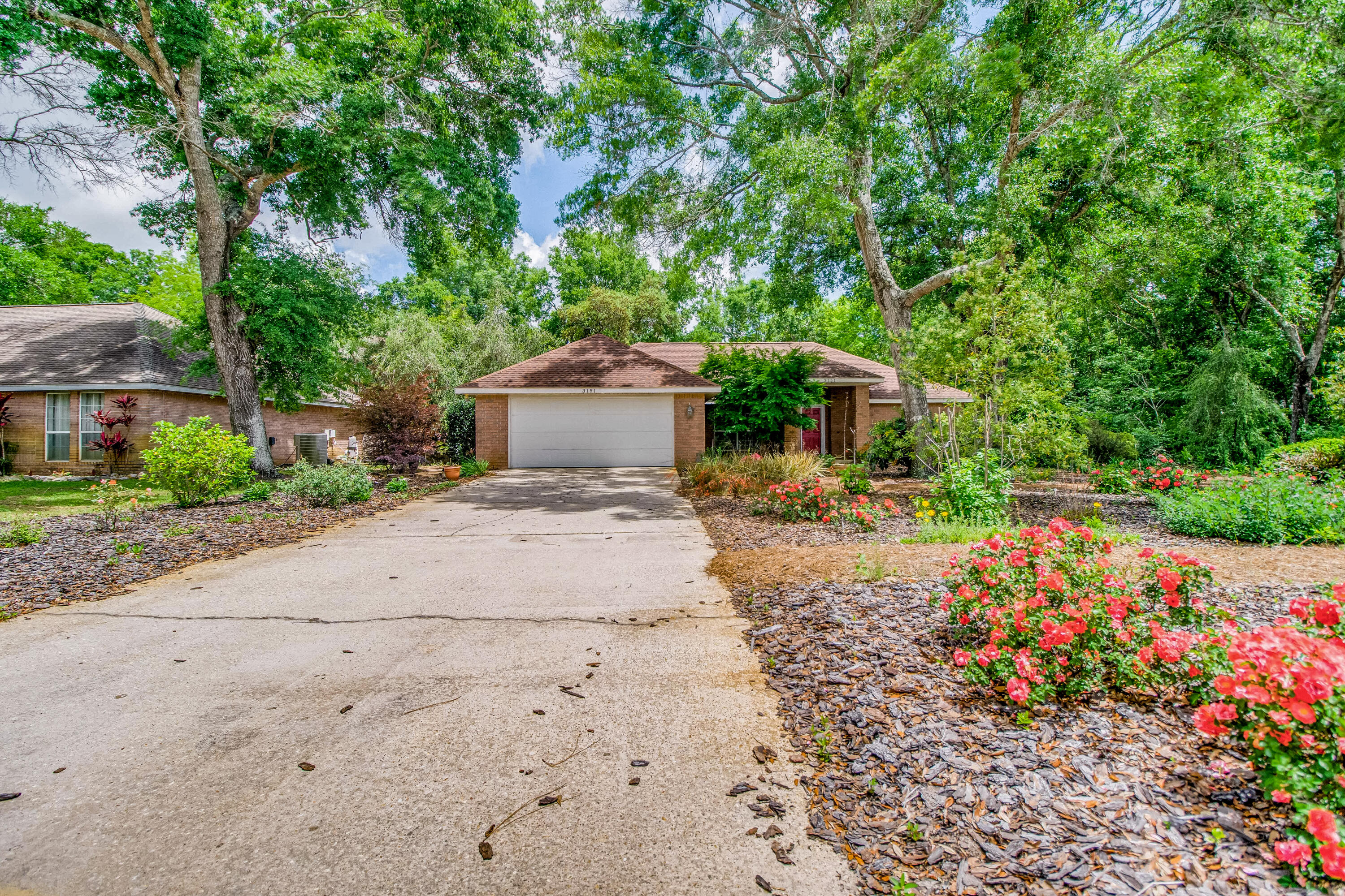 ROBLEDAL ESTATES - Residential