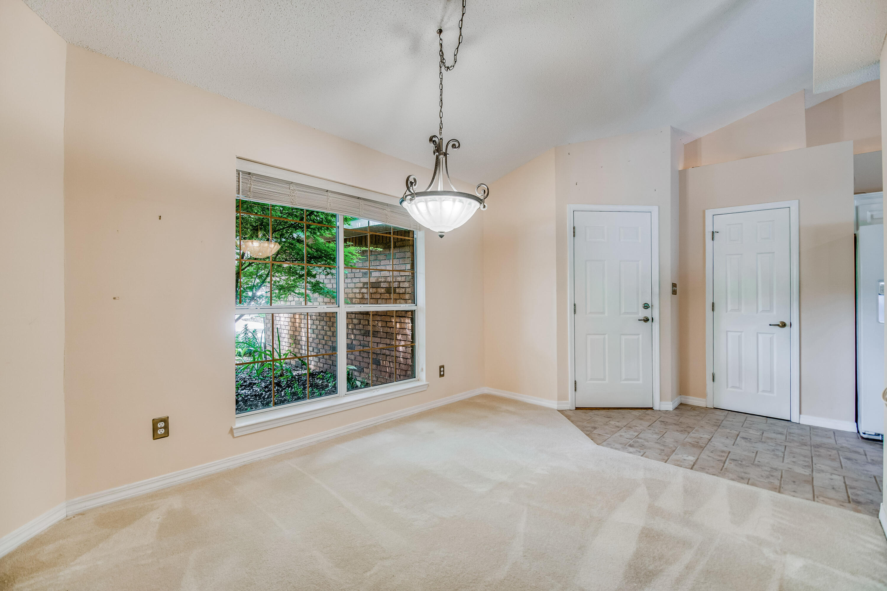 ROBLEDAL ESTATES - Residential