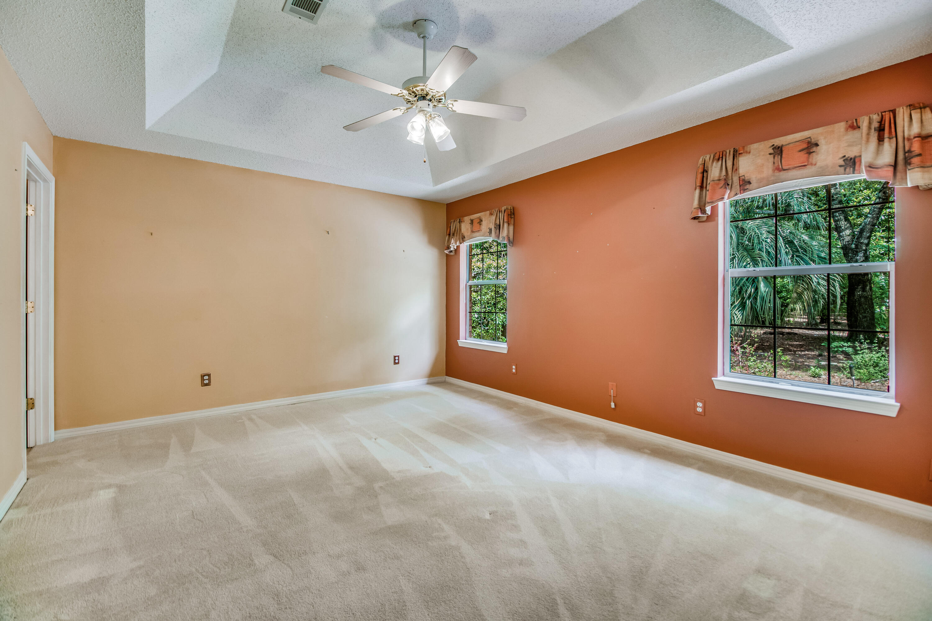 ROBLEDAL ESTATES - Residential