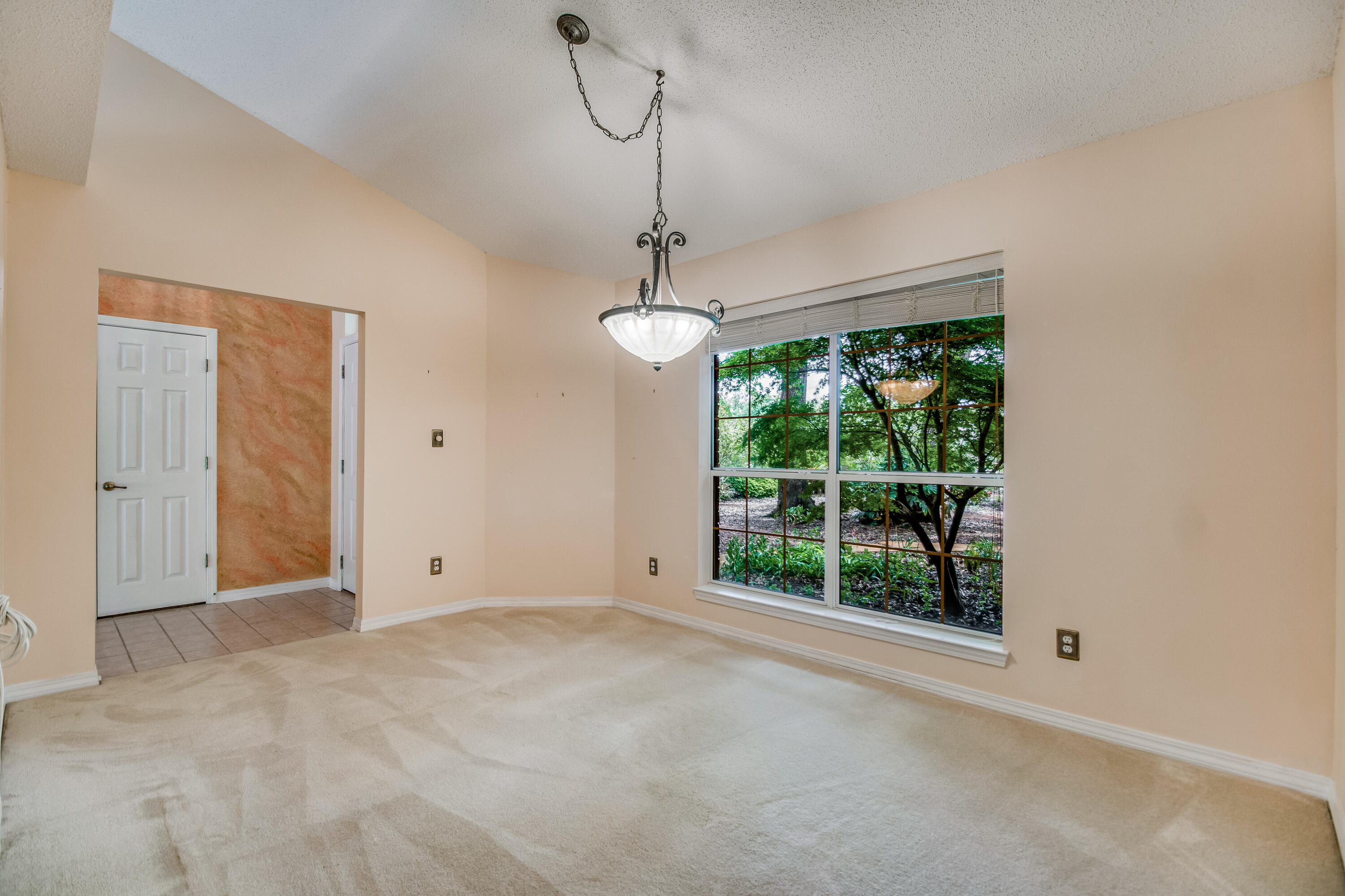 ROBLEDAL ESTATES - Residential