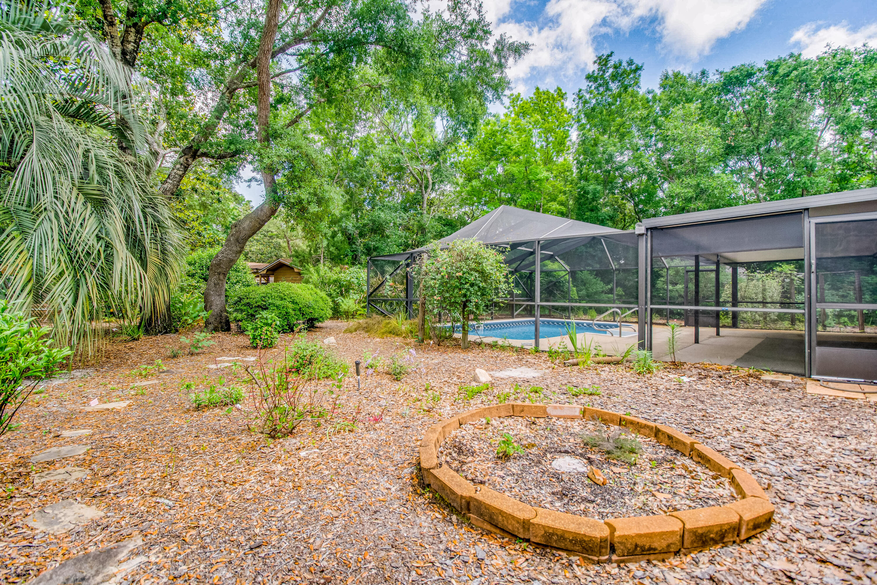 ROBLEDAL ESTATES - Residential