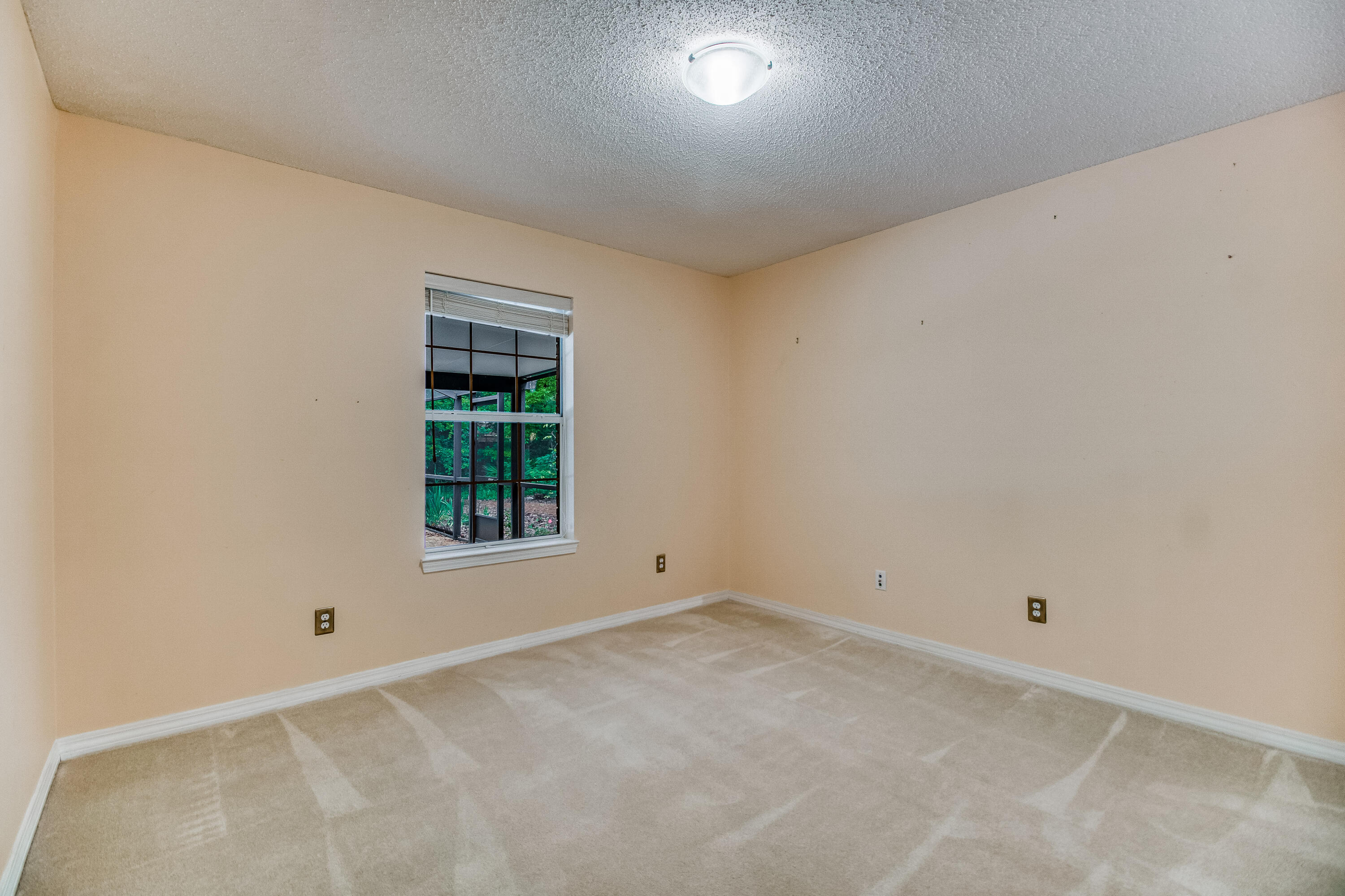 ROBLEDAL ESTATES - Residential